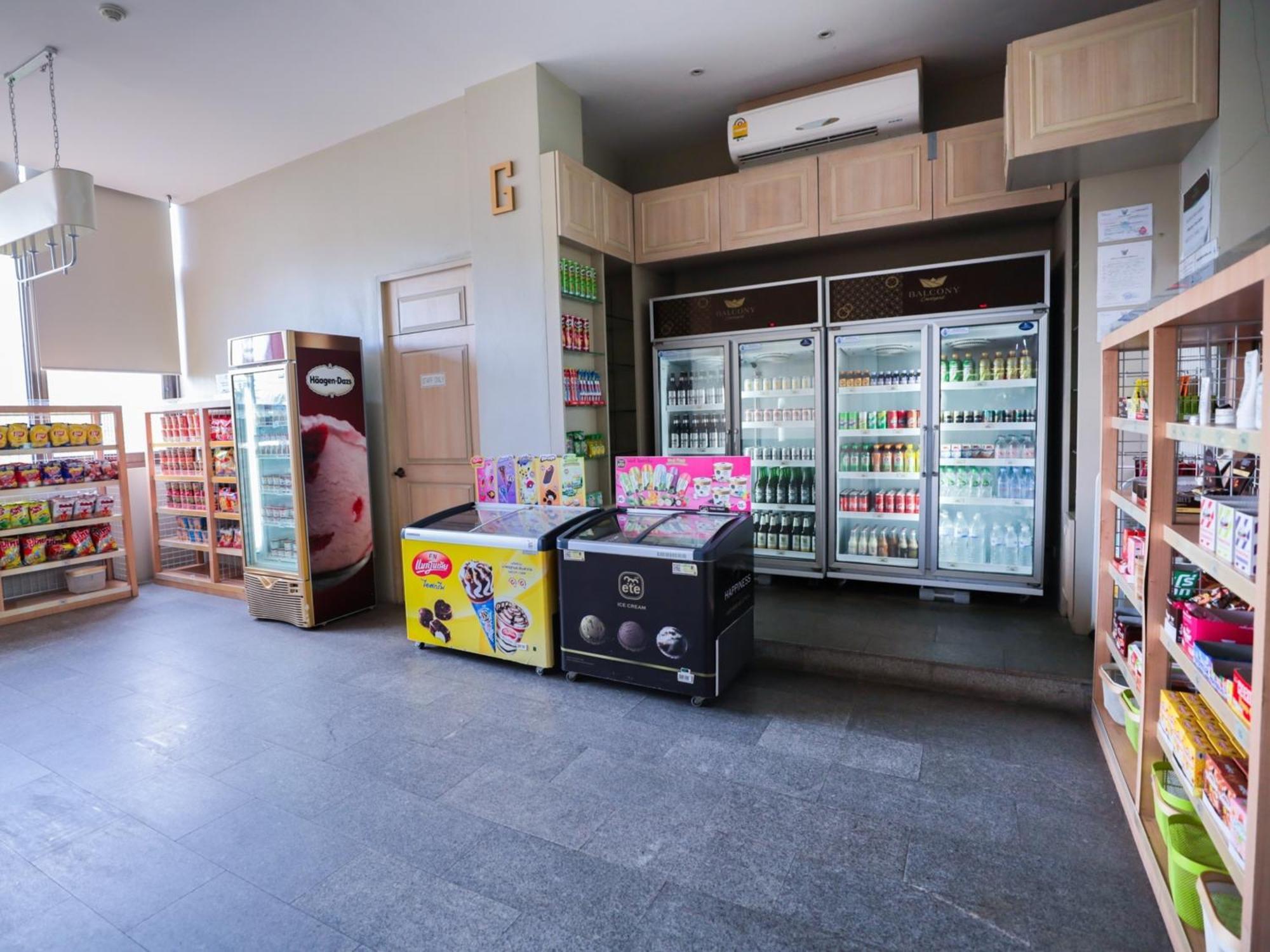 Balcony Courtyard Sriracha & Serviced Aparthotel Si Racha