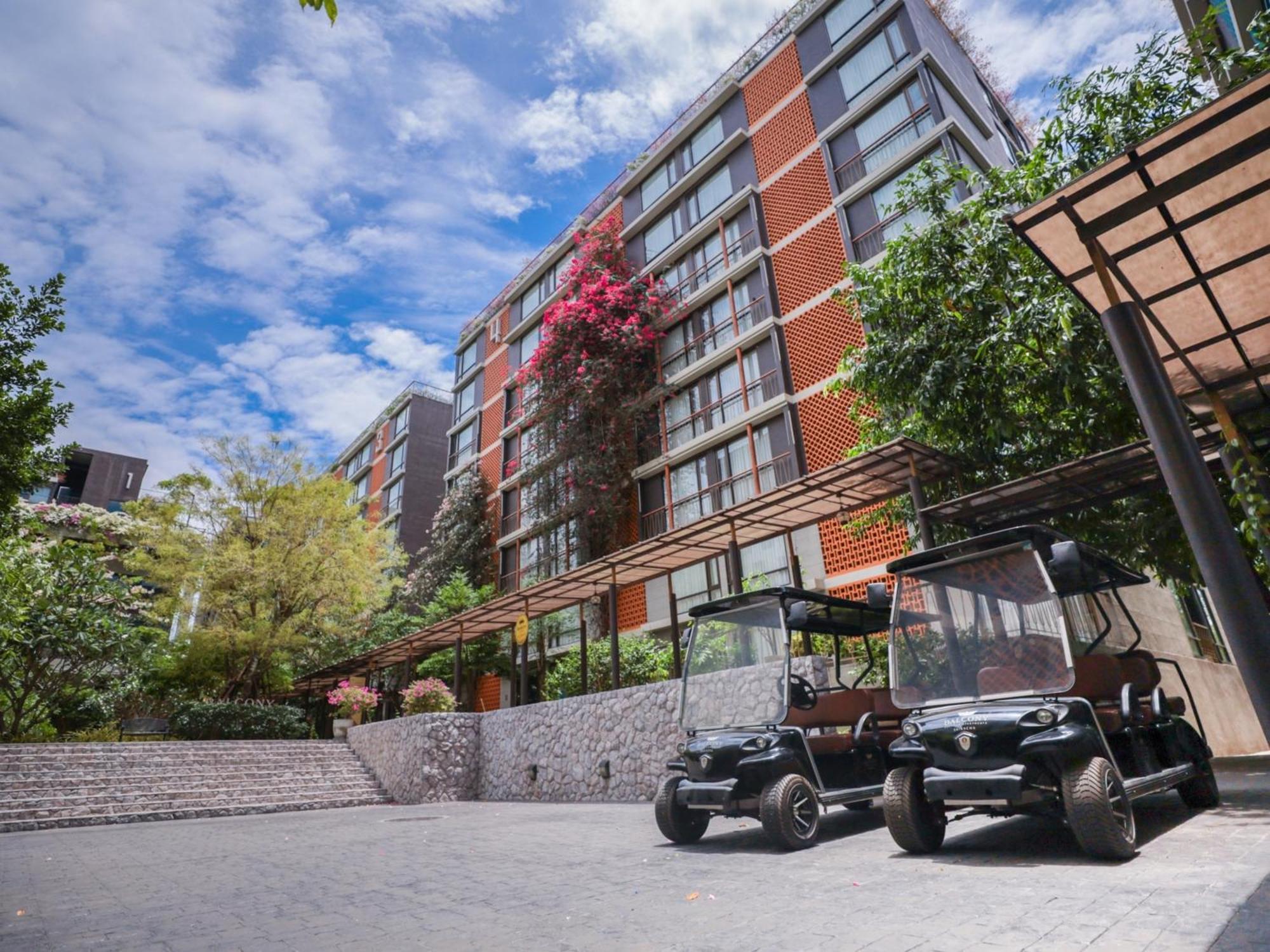 Balcony Courtyard Sriracha & Serviced 5*