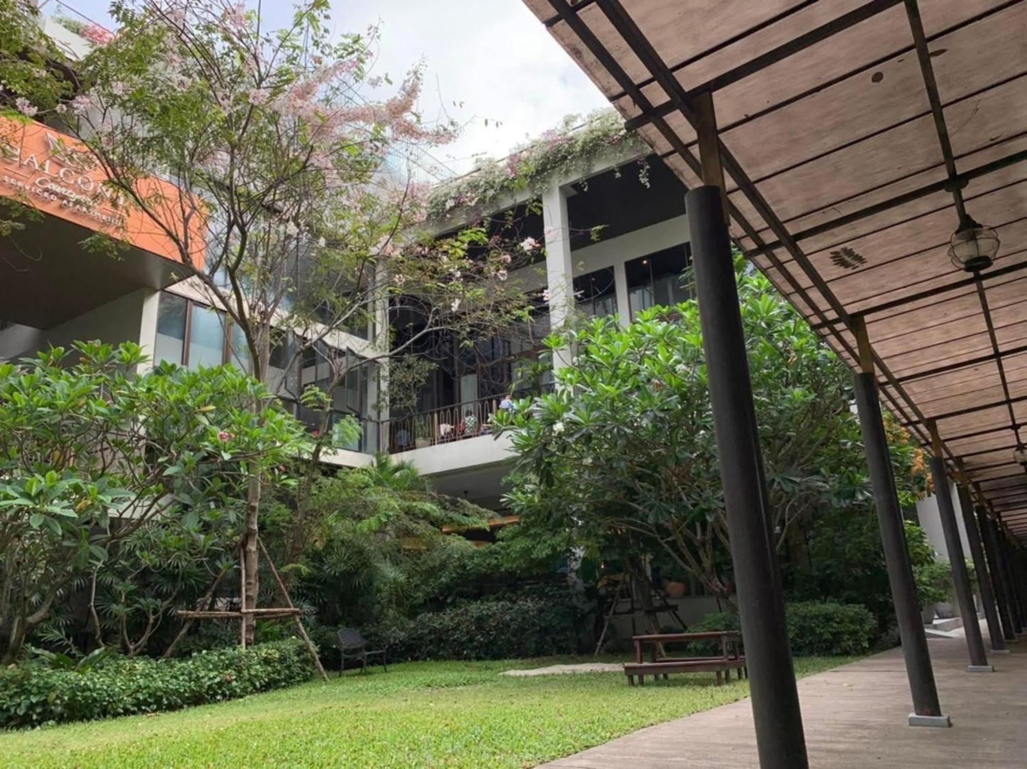 Balcony Courtyard Sriracha & Serviced Si Racha