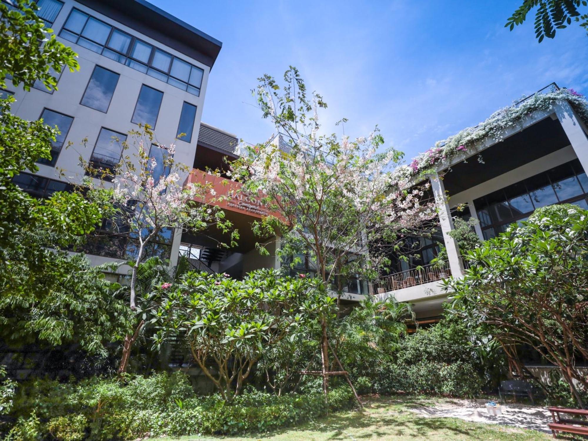 Aparthotel Balcony Courtyard Sriracha & Serviced Si Racha