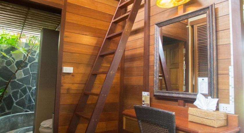Hotel 100 Islands & Surat Thani
