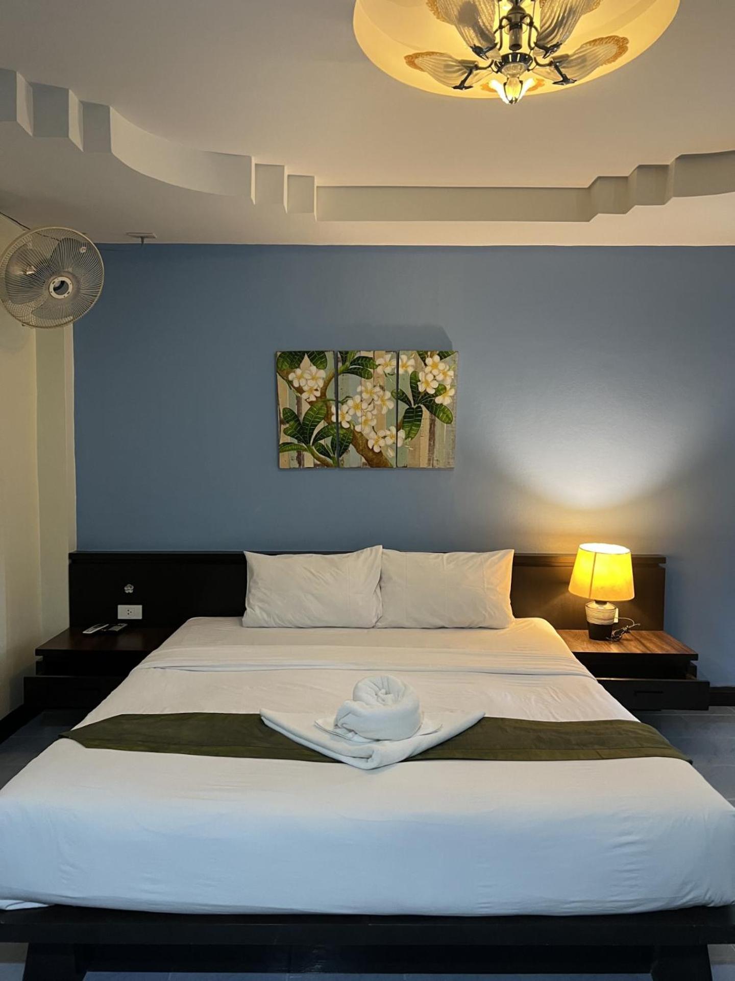 Hotel J 2*
