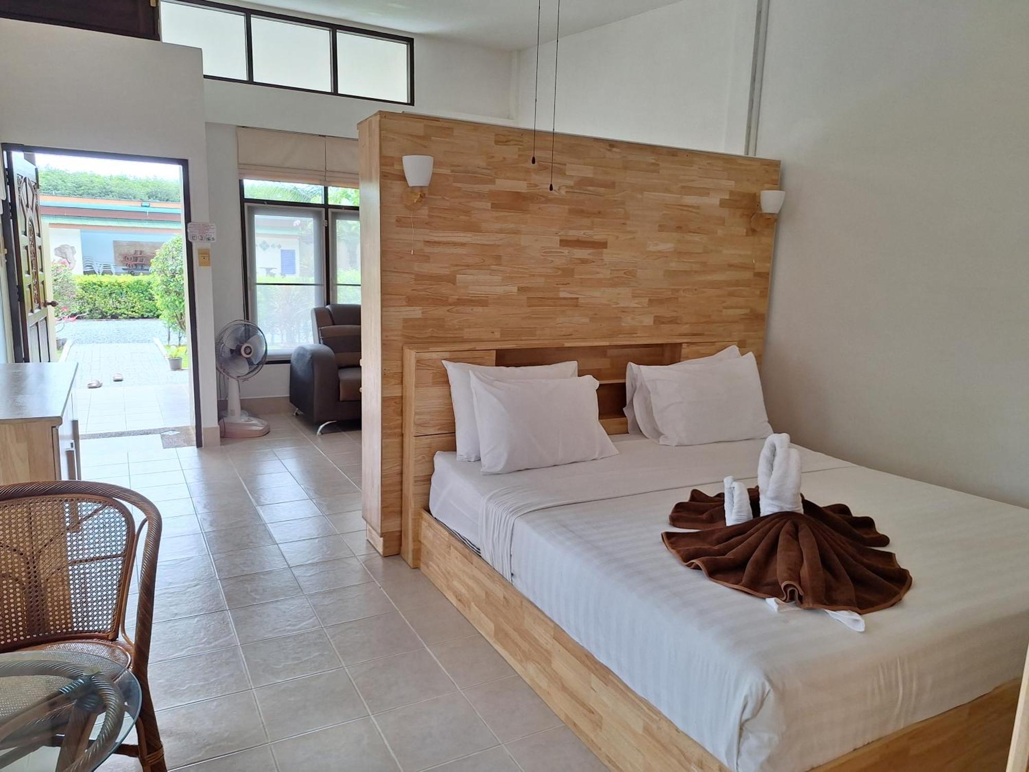 Jungle Village Resort 3*