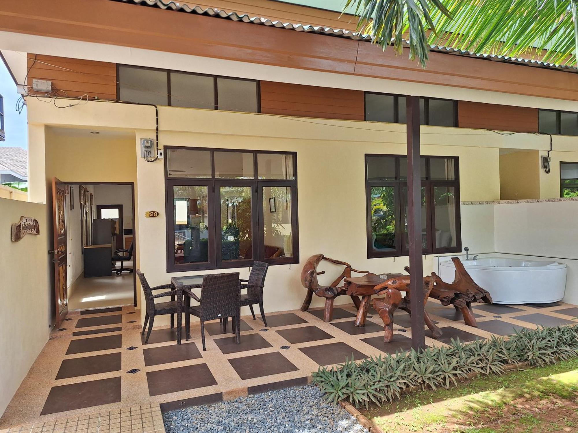 Jungle Village Resort 3*