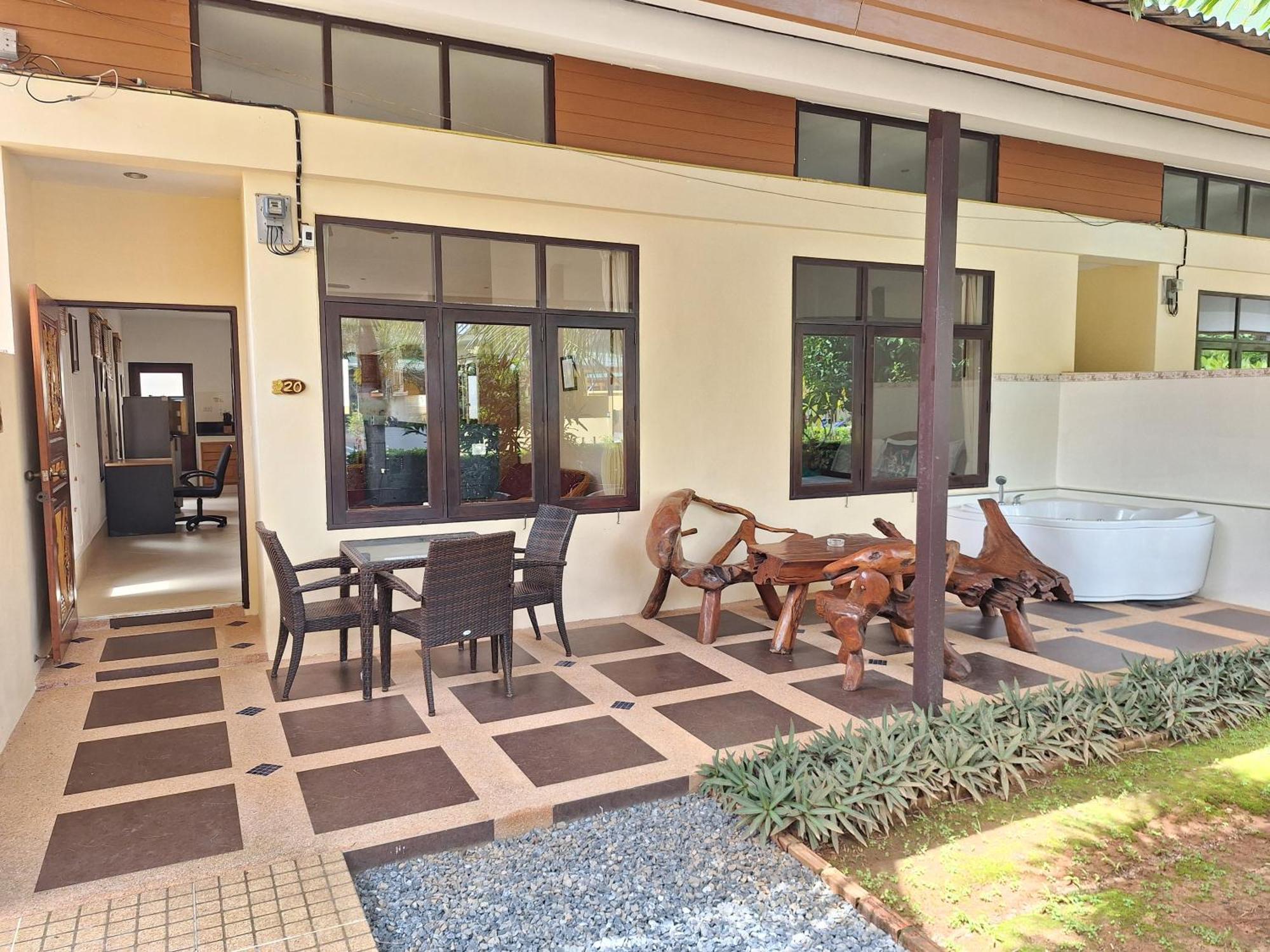Resort Jungle Village 3*