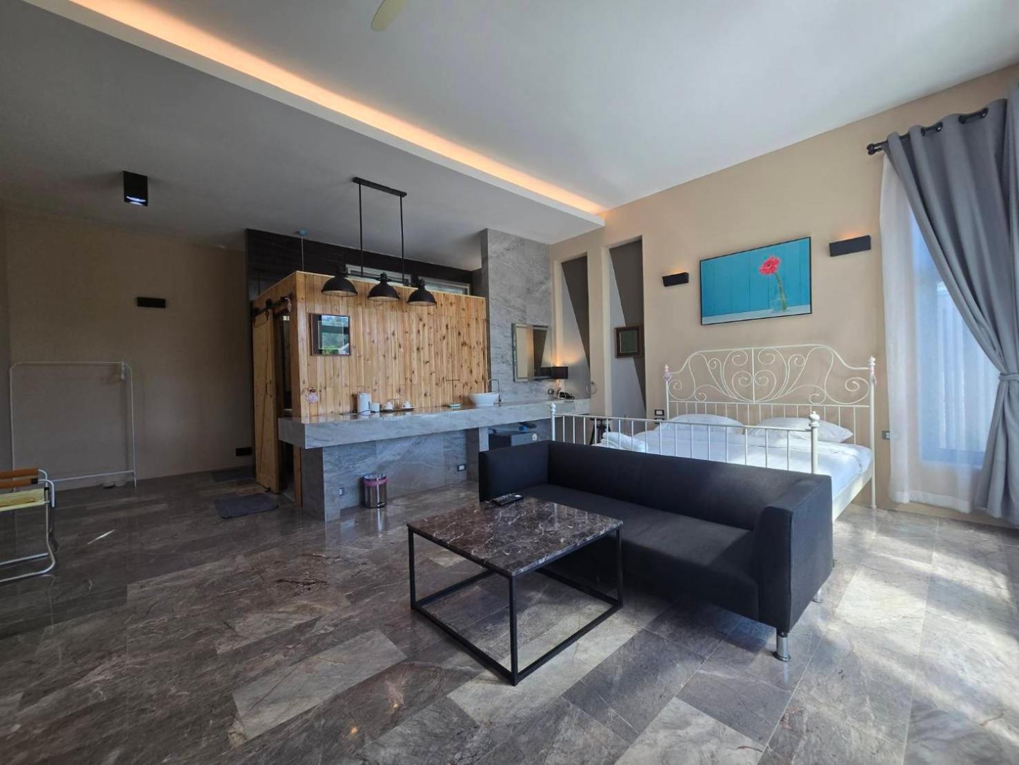 Krin Hotel