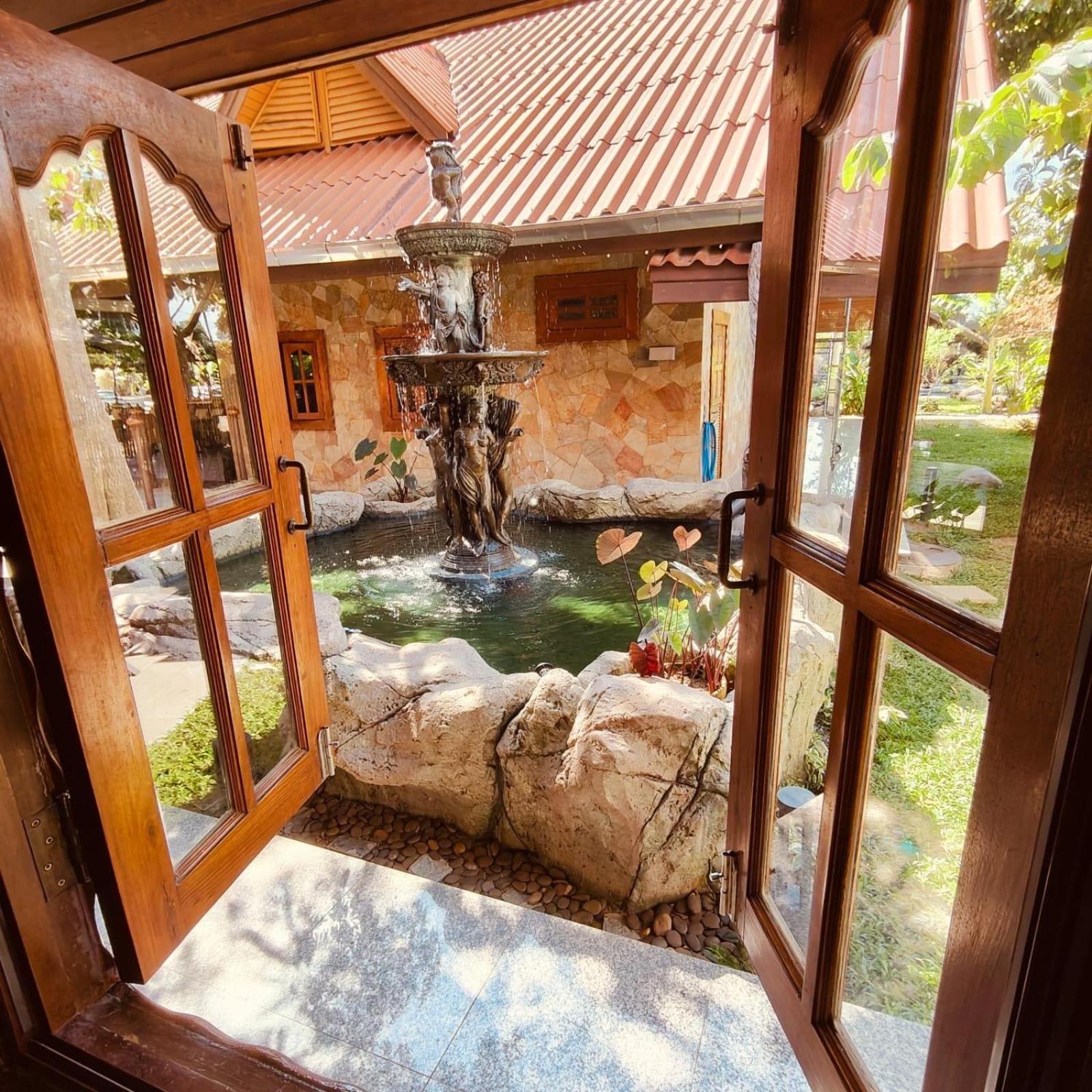Varaya Resort *