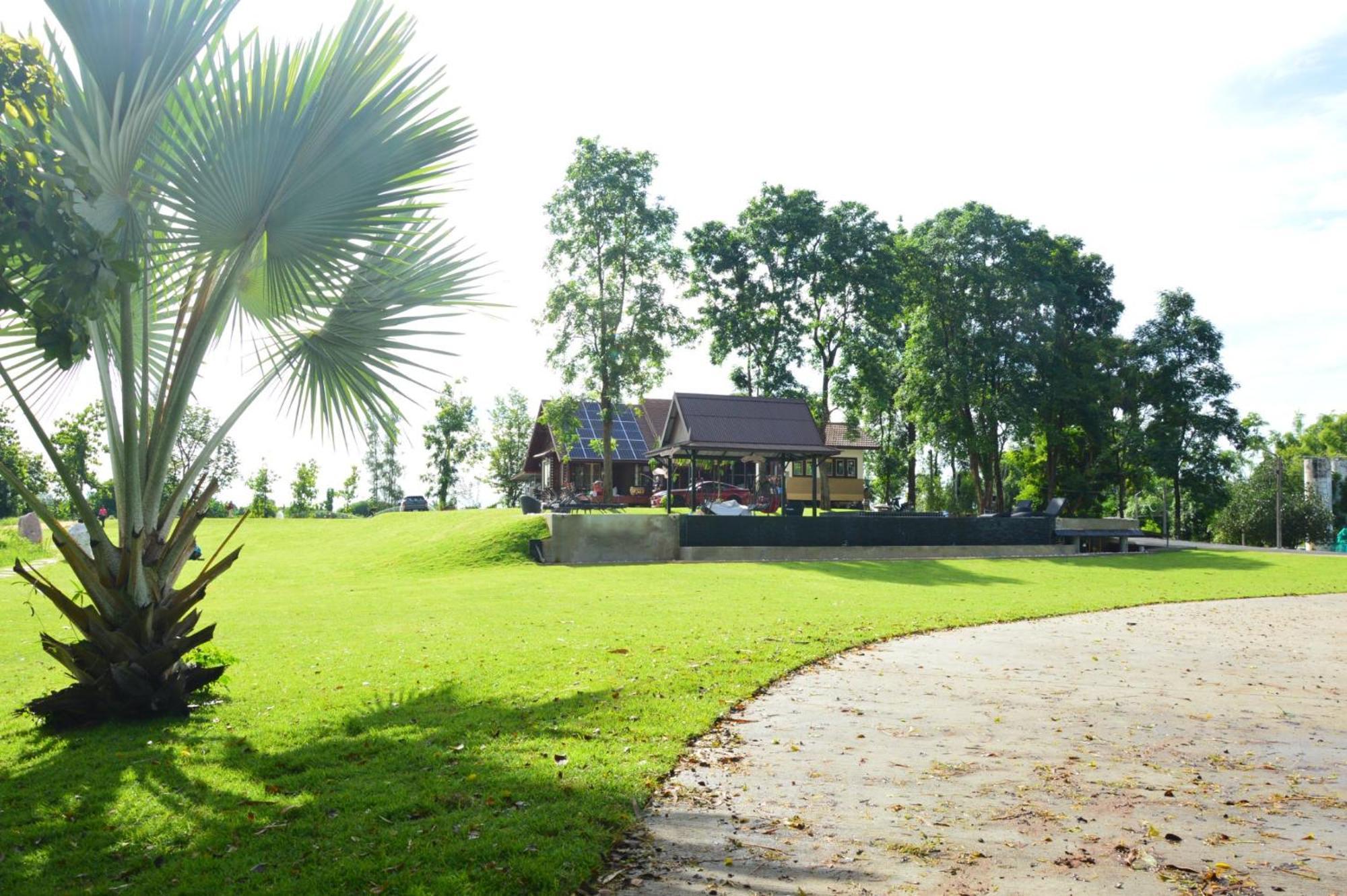 Mcquillan's And Resort *