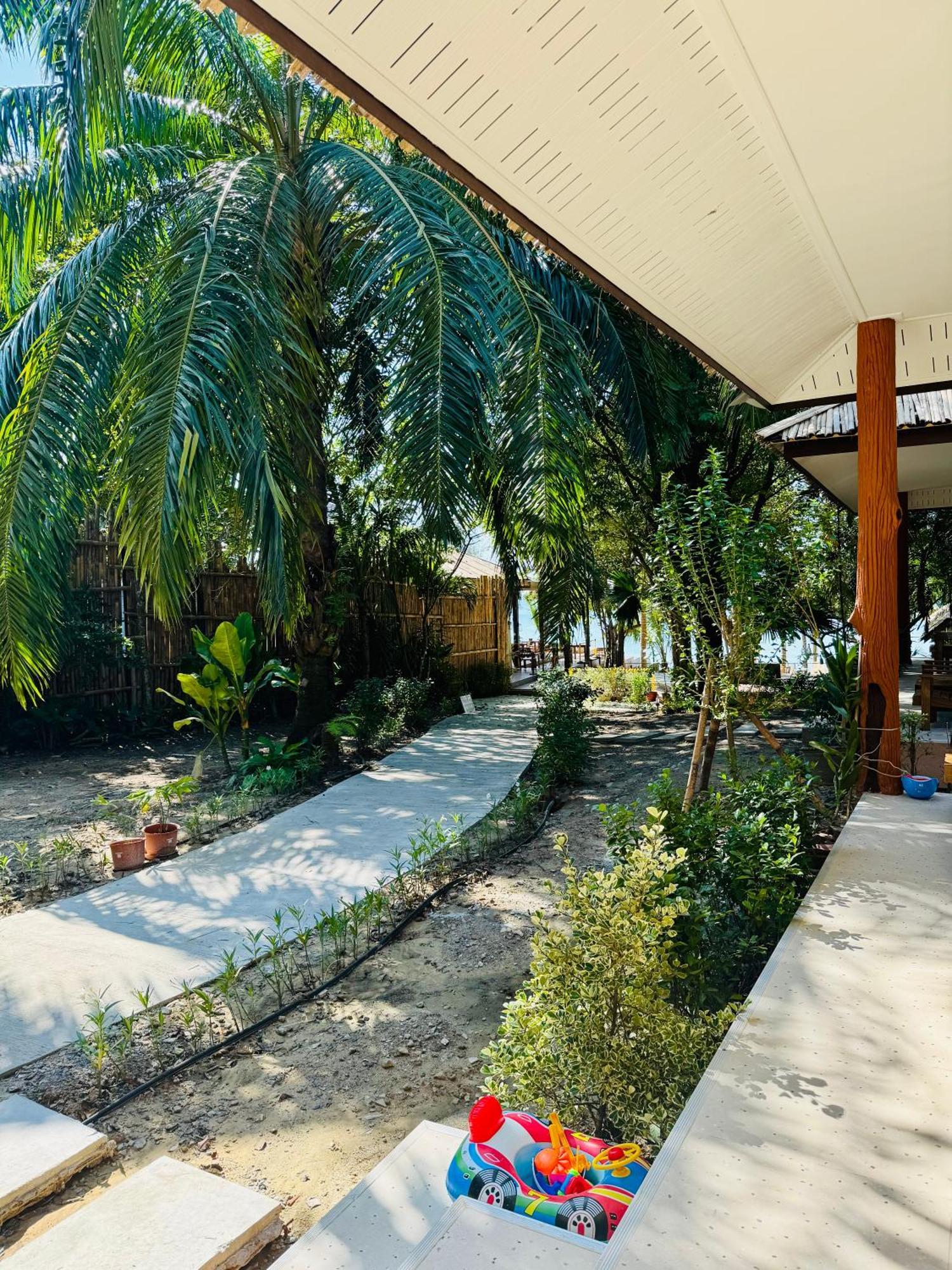 Sunny Cove Koh Phayam Resort