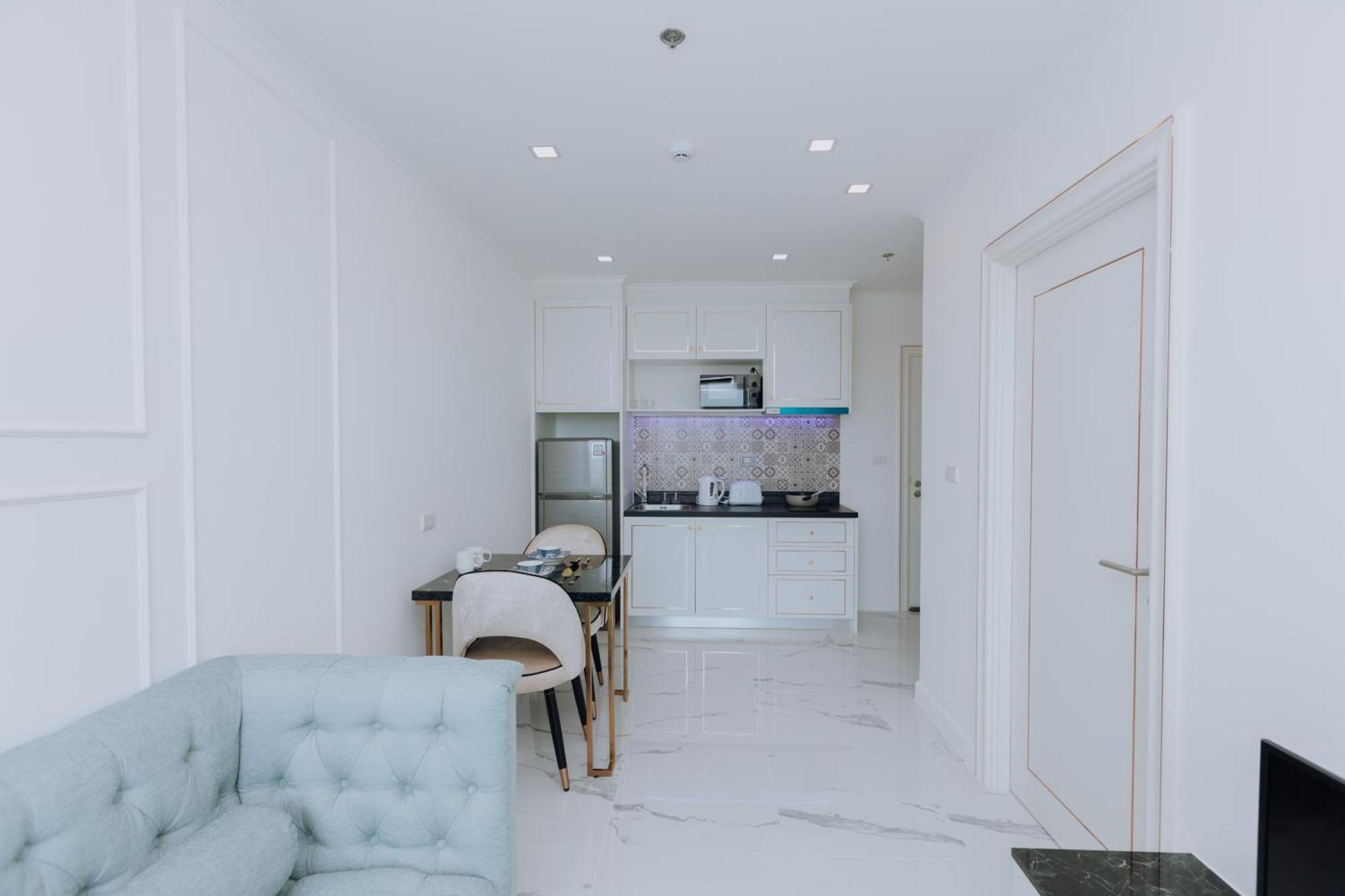 The Empire Tower K Apartment *