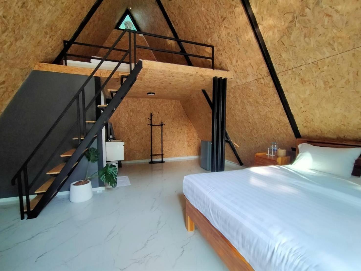 Manta Resort Ban Khao Tok