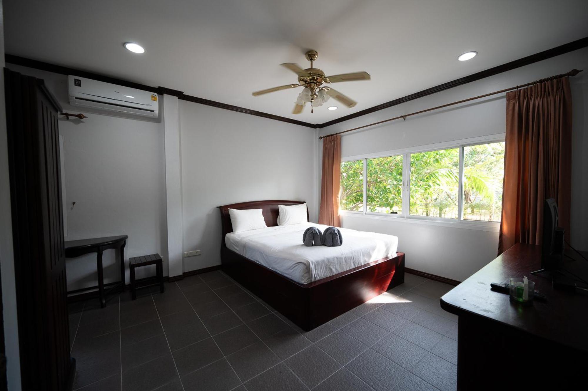 Resort Baan Faa Talaychan Chao Lao Beach