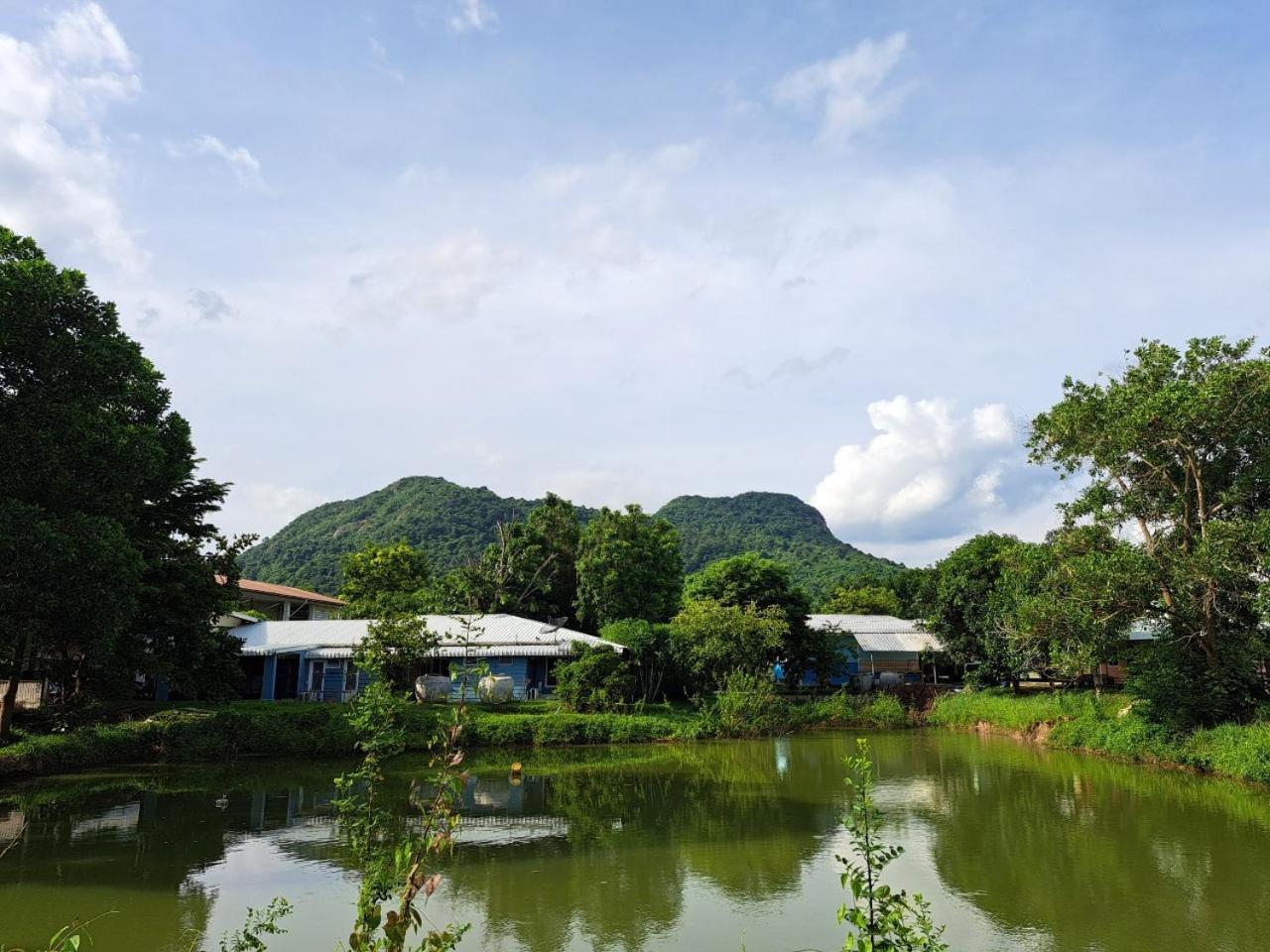 Armthong Holiday park *