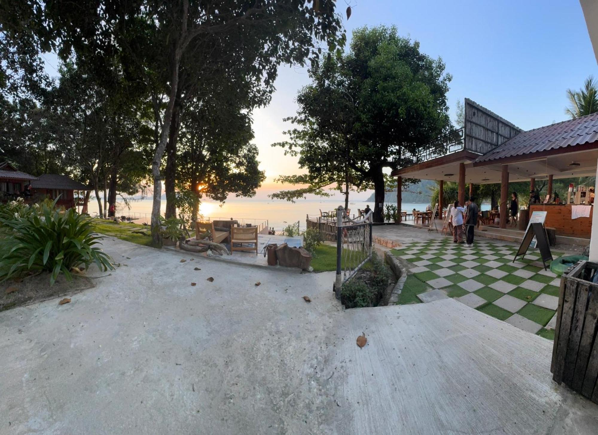 Resort Marina Ranong *