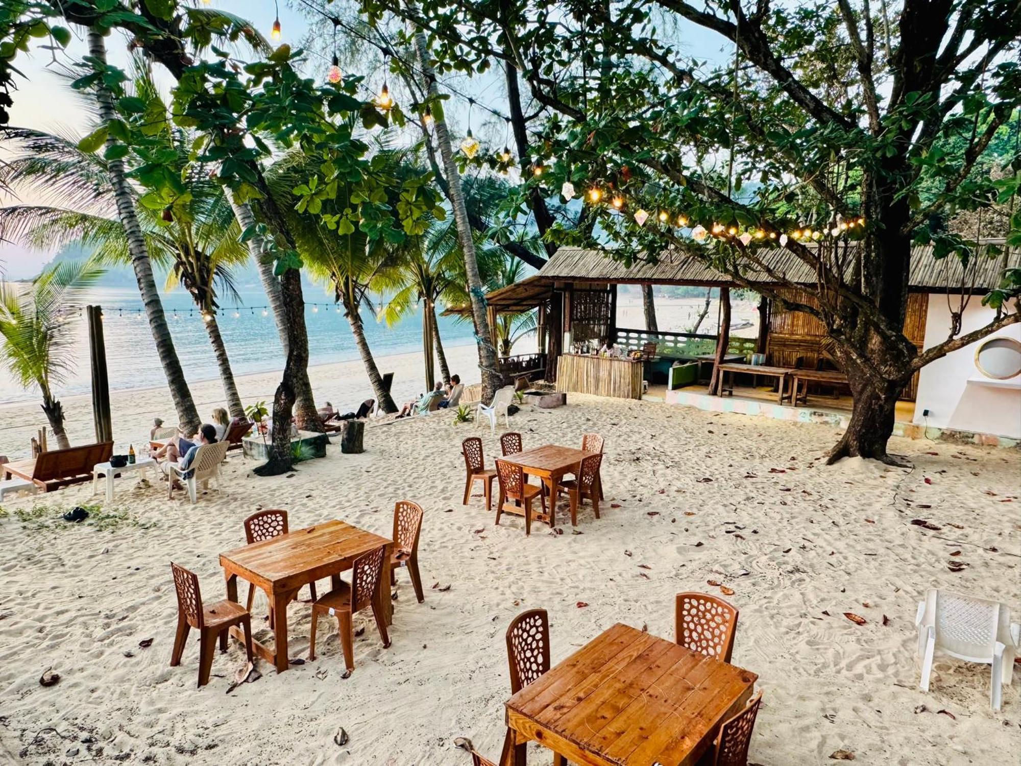 Resort Sunny Cove Koh Phayam Ranong