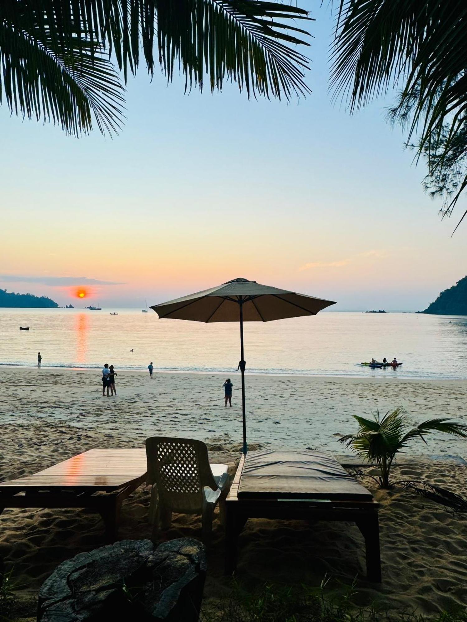 Sunny Cove Koh Phayam Resort