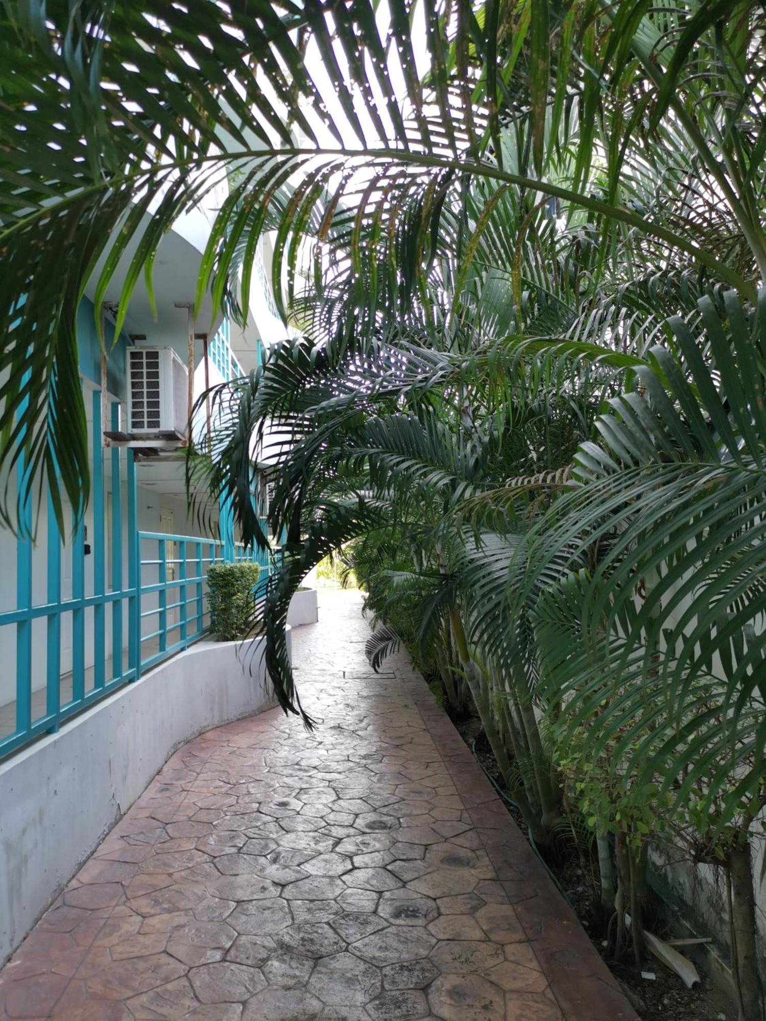 The Sea View 327-62 Floor-free Netflix Aparthotel Bang Saen