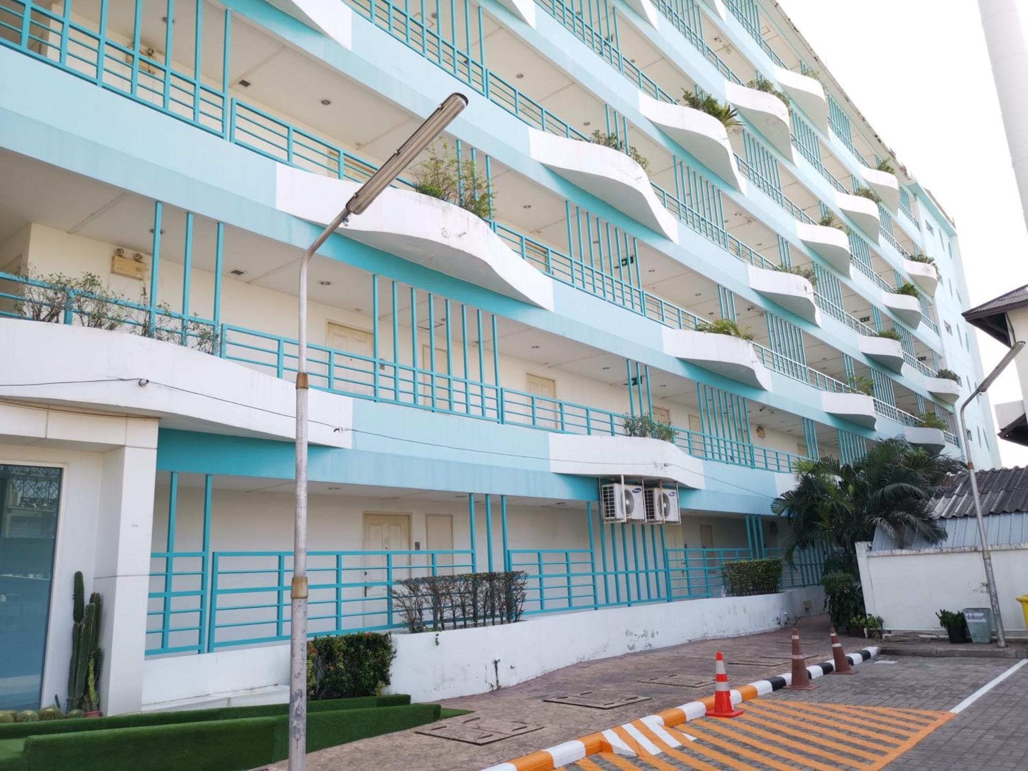 The Sea View 327-62 Floor-free Netflix 4* Bang Saen