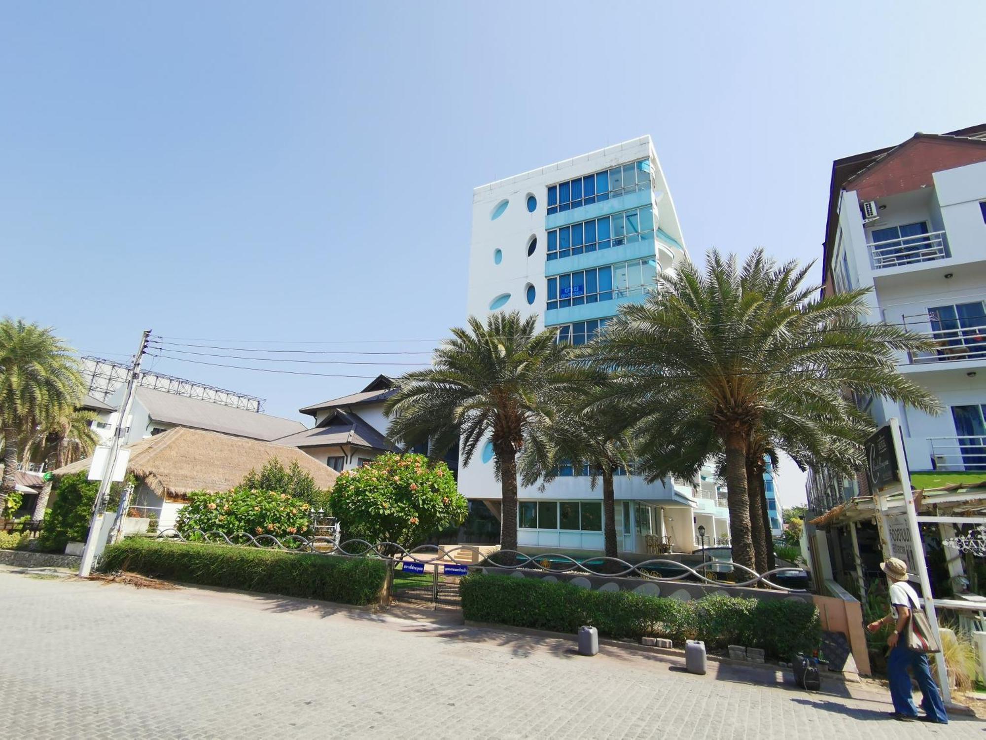 The Sea View 327-62 Floor-free Netflix Aparthotel Bang Saen