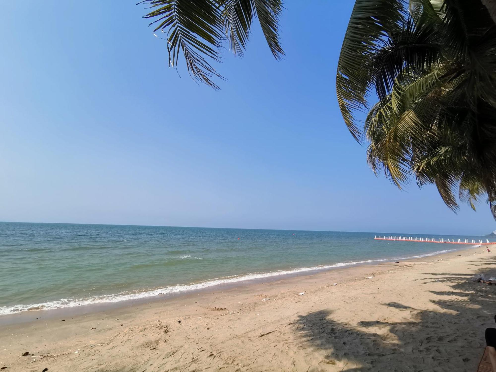 The Sea View 327-62 Floor-free Netflix Bang Saen