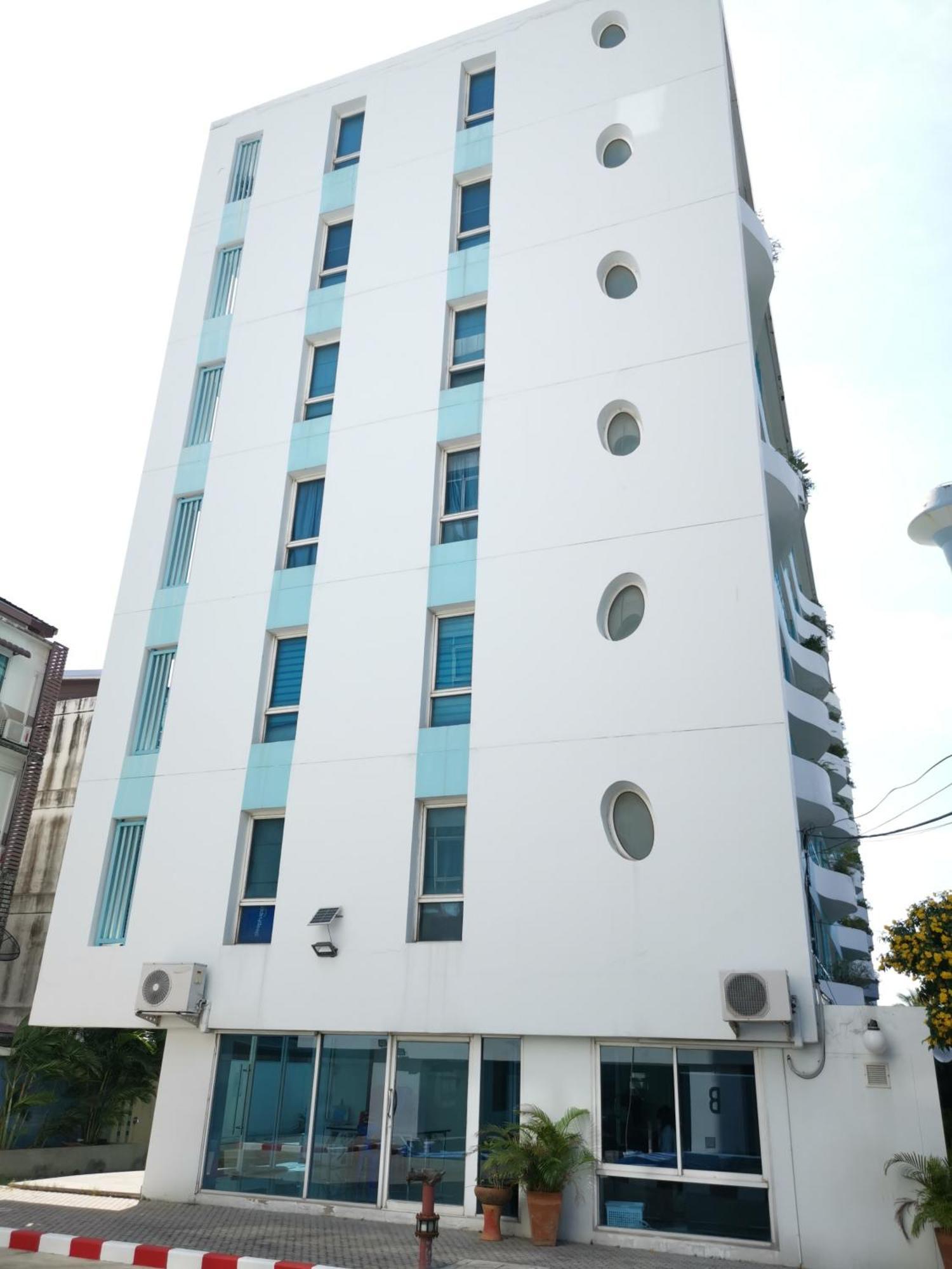 The Sea View 327-62 Floor-free Netflix 4* Bang Saen