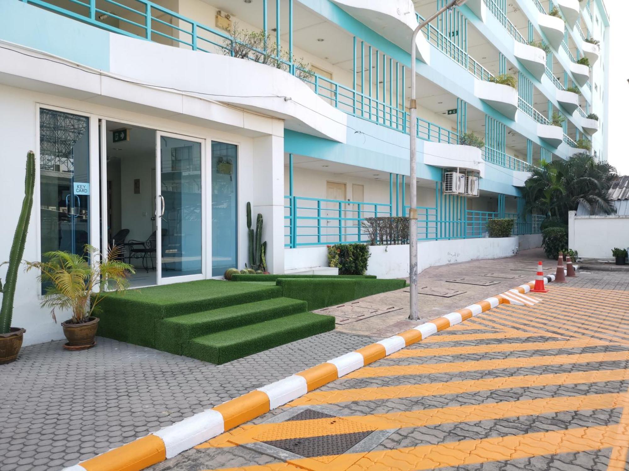 The Sea View 327-62 Floor-free Netflix Bang Saen