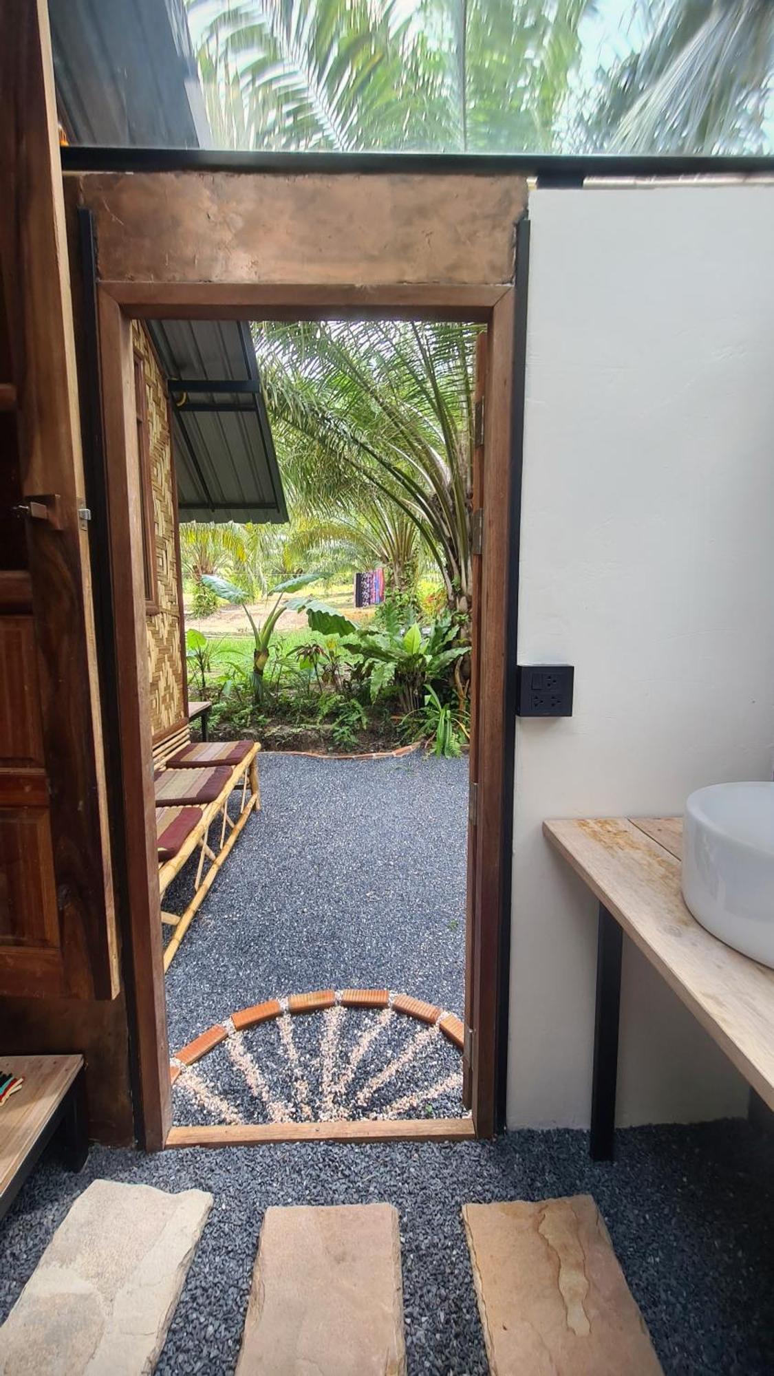 Hotel Tee In The Jungle *