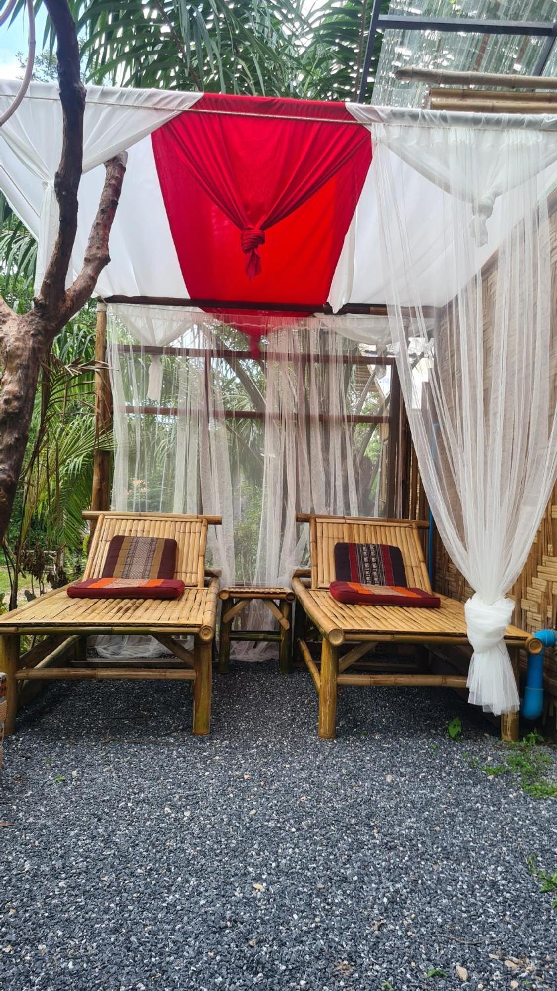 Hotel Tee In The Jungle *