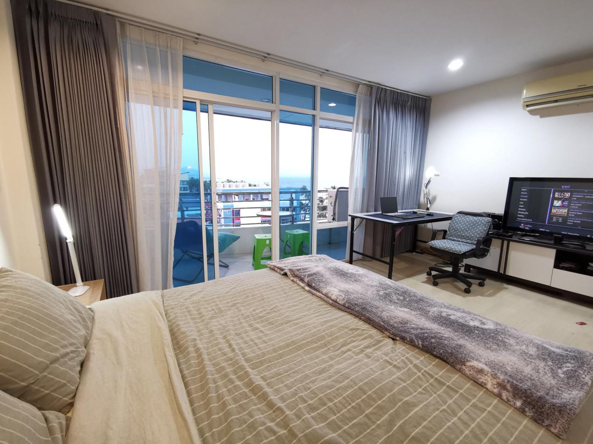 The Sea View 327-62 Floor-free Netflix Aparthotel 4*