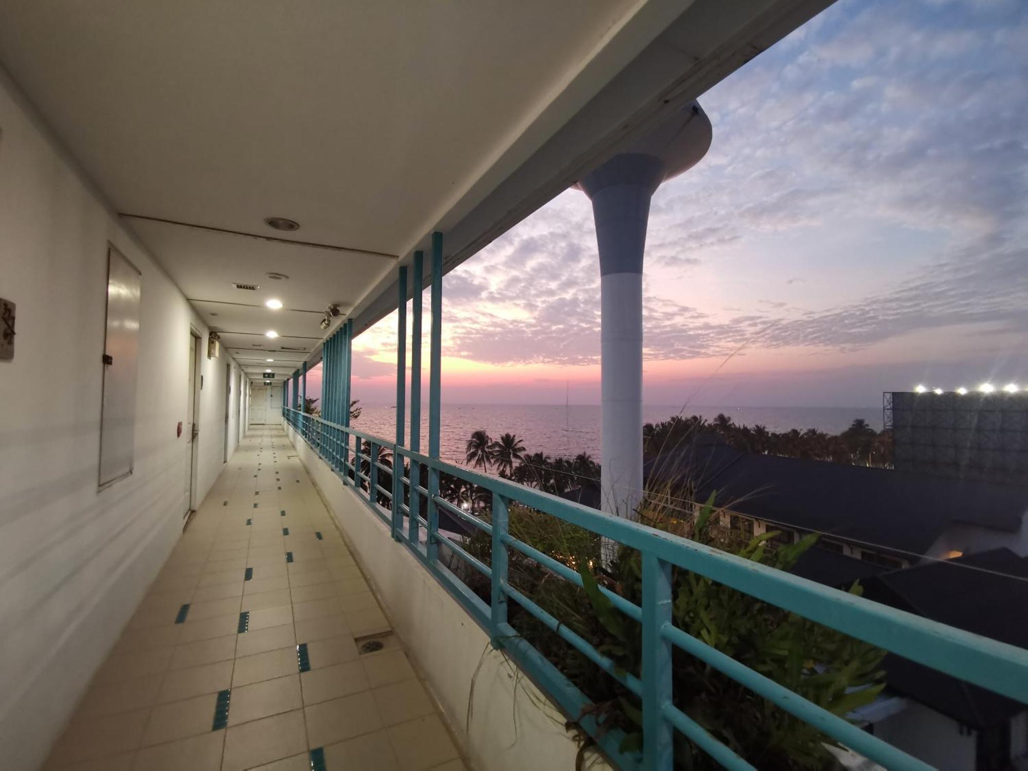 The Sea View 327-62 Floor-free Netflix