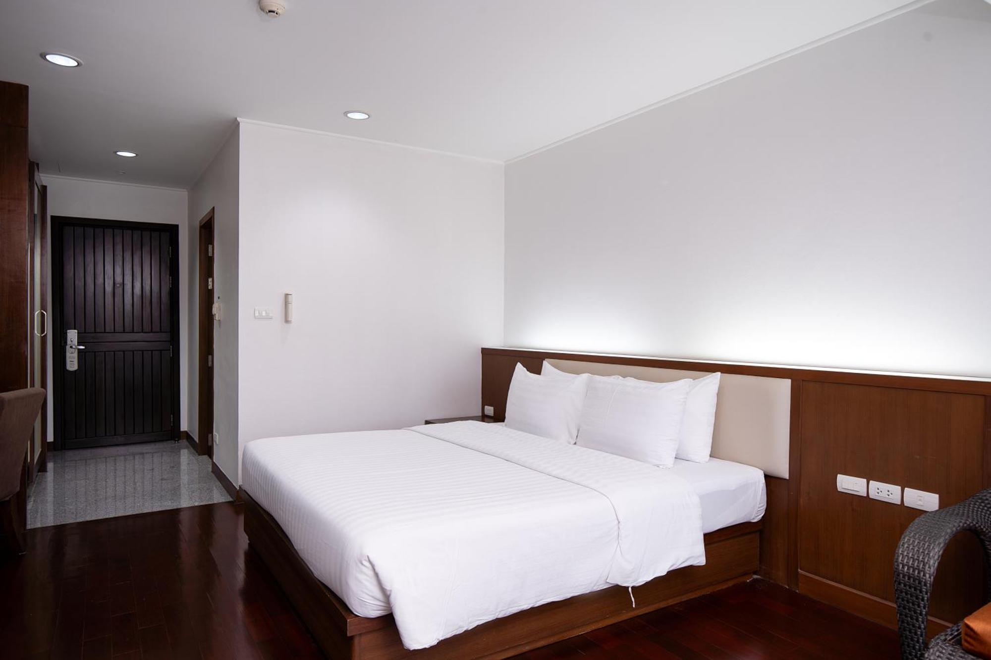 Hotel Jasmine Sriracha 4*