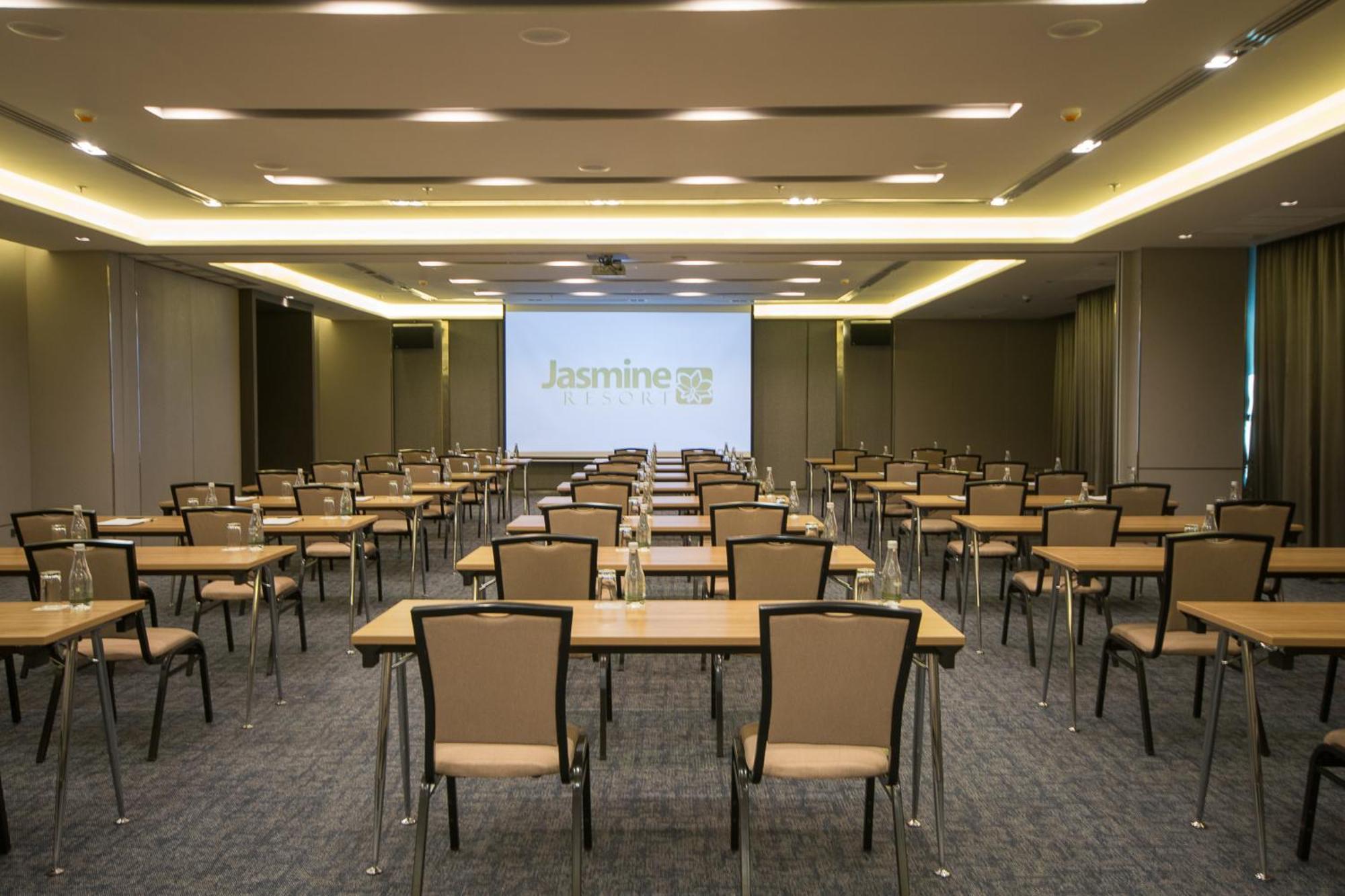 Hotel Jasmine Sriracha 4*
