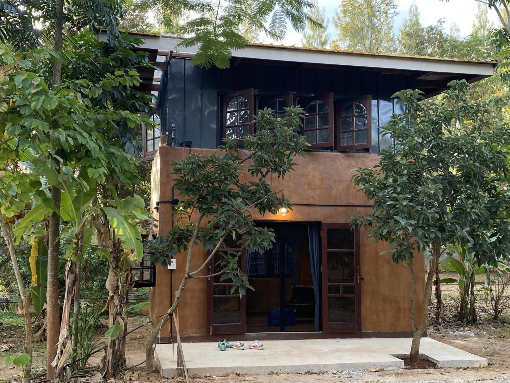 Baan Nork บ้านนอก * Nong Nam Daeng