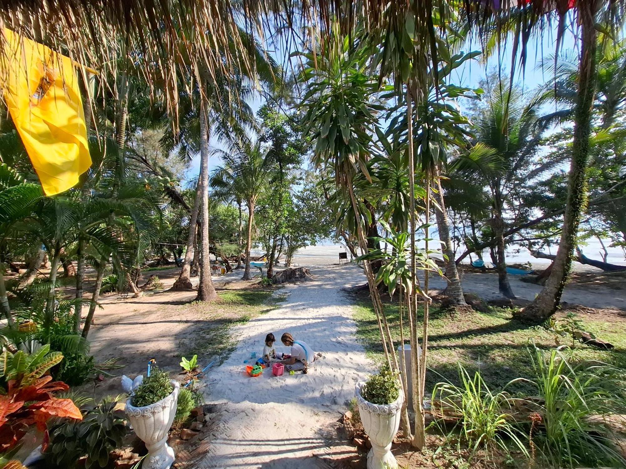 Baan Suan Kayoo 1 Long Aow Yai Koh Phayam