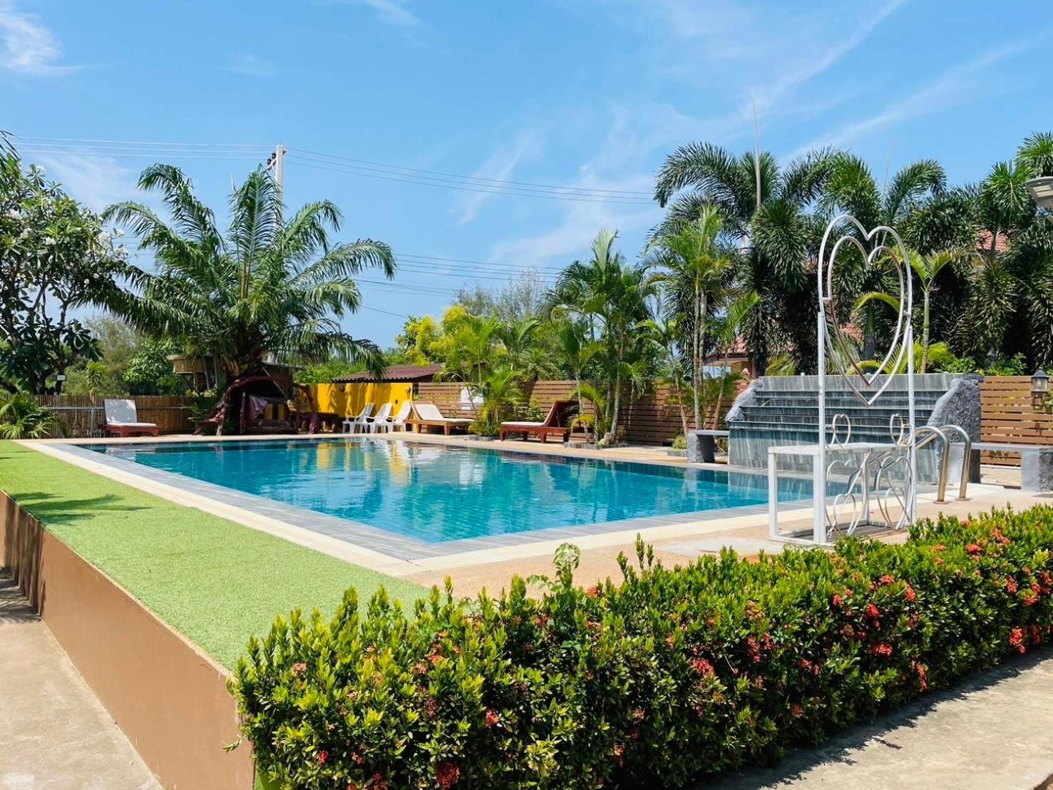 แสงหิรัญ บีช Resort Pran Buri