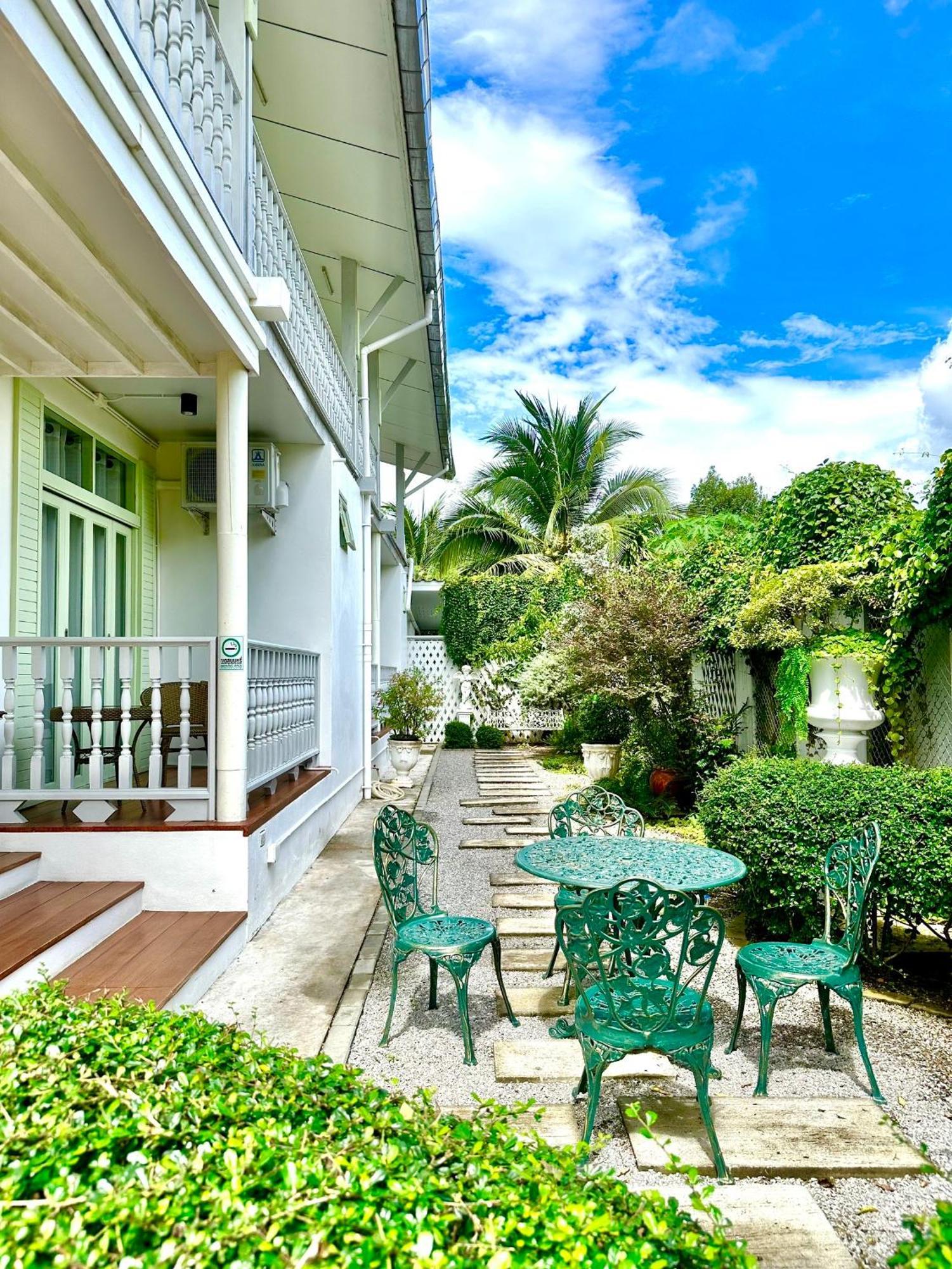 Hotel เซน บัลโคนี่ เฮ้าส์ ระนอง Ban Lum Than