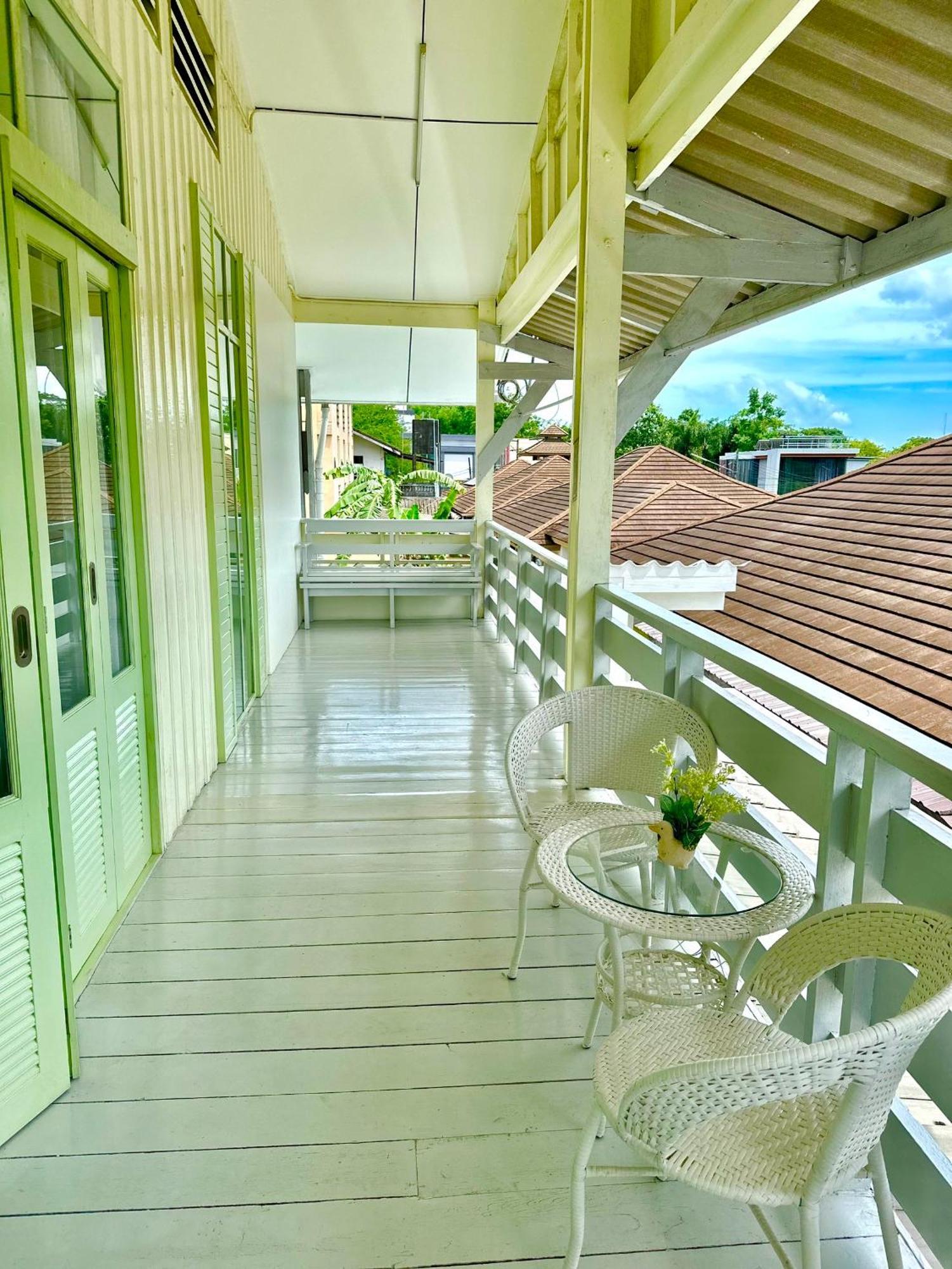 Hotel เซน บัลโคนี่ เฮ้าส์ ระนอง Ban Lum Than
