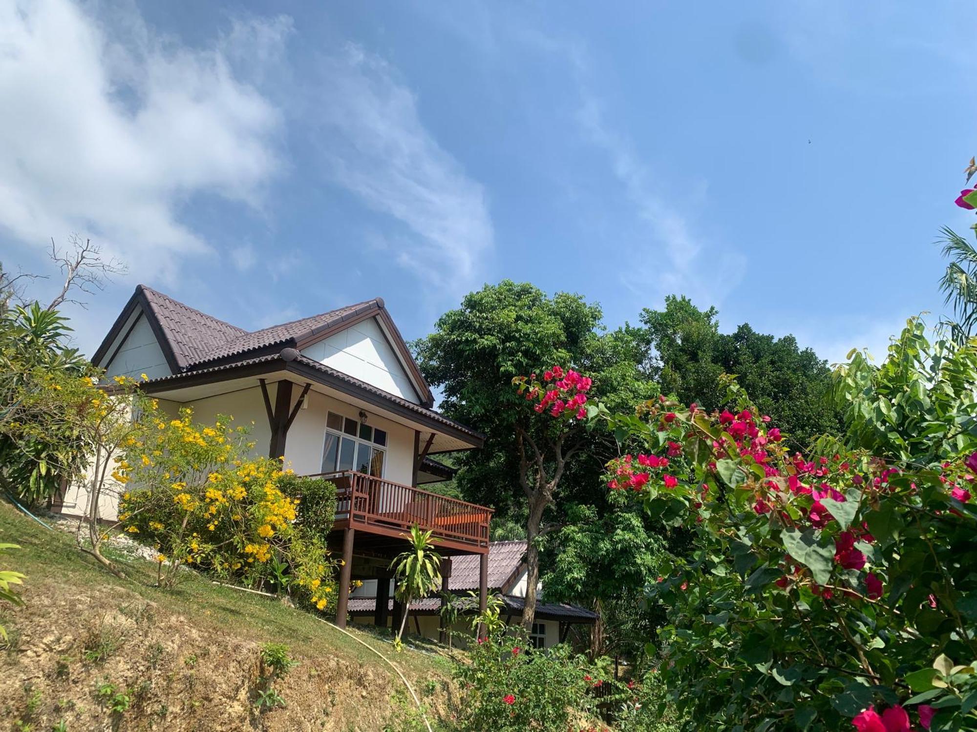 Guest house Phuchawee Lanta 3*