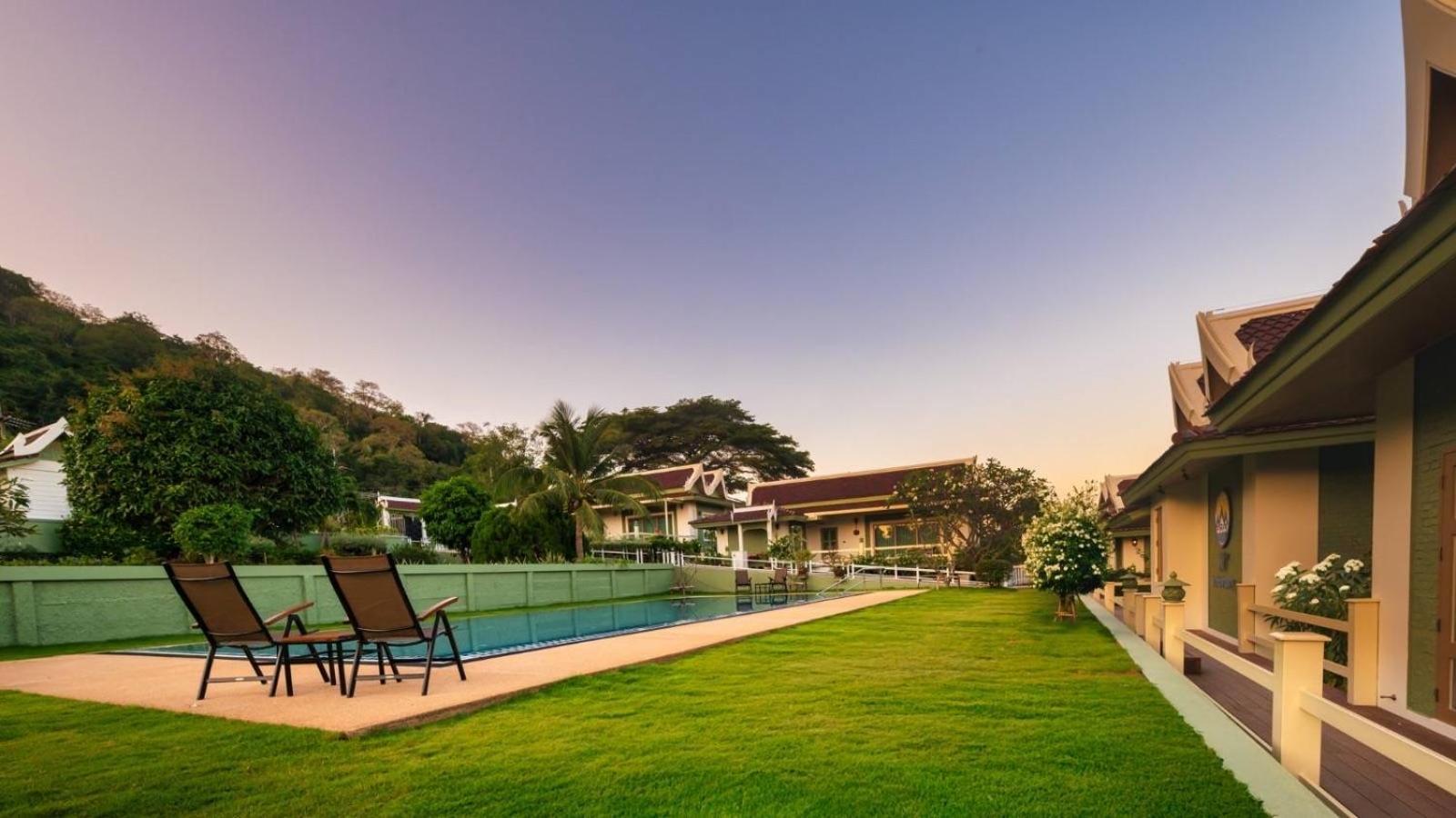 Thirty Degrees In February, Khao Tao, Hua Hin * Khao Tao