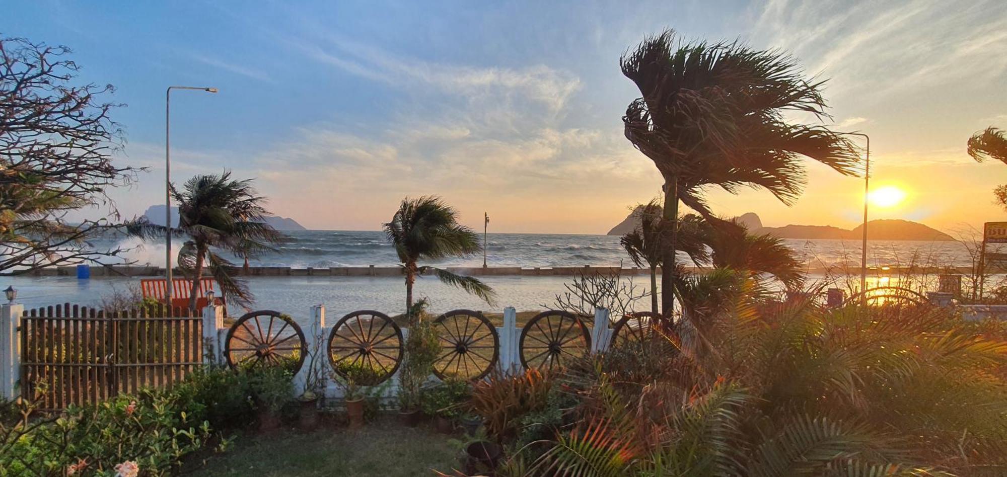 Guest house Seesea Thai Wooden House On Beachfront Prachuap Khiri Khan