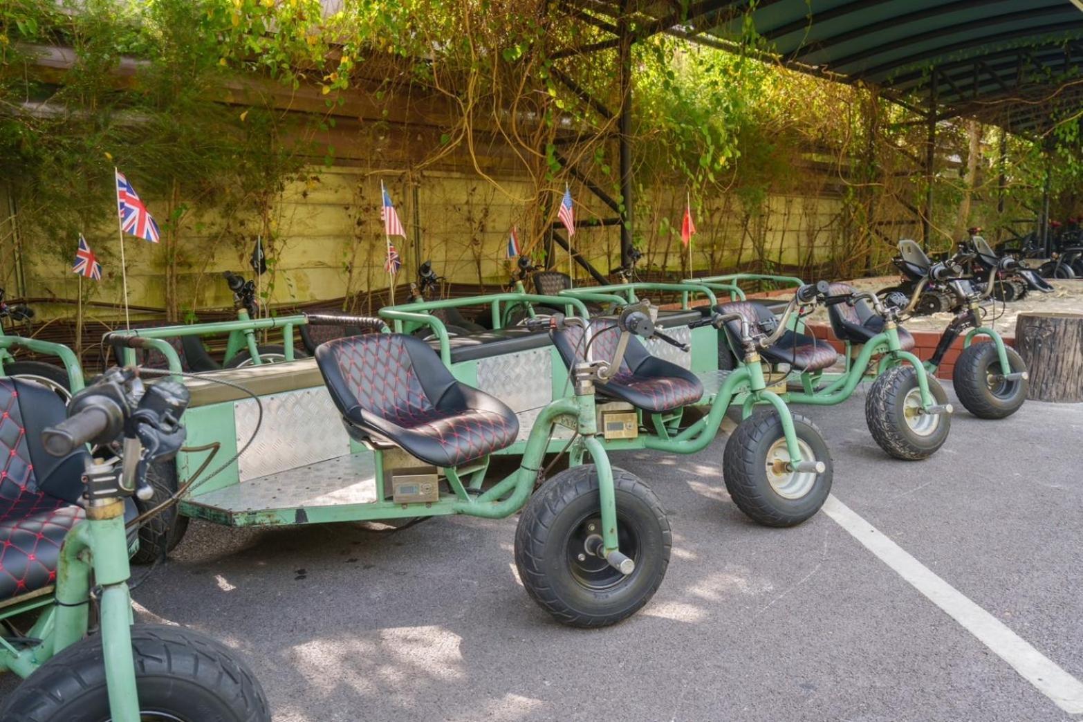 Khum Damnoen Resort