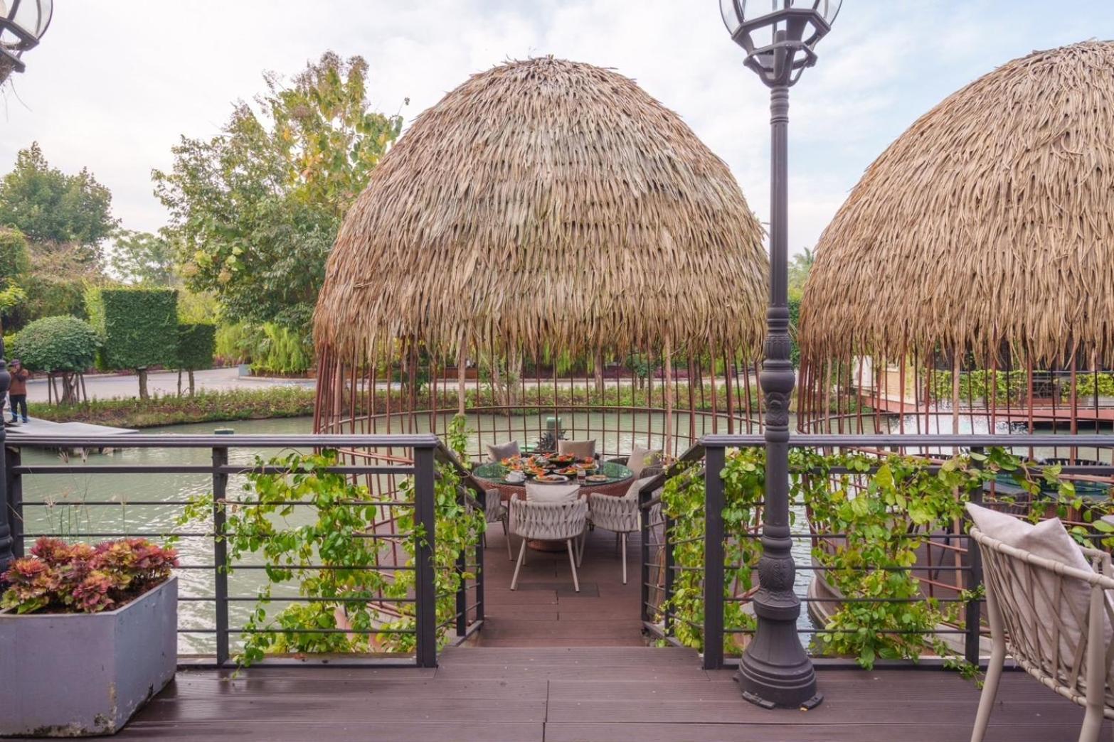 Khum Damnoen Resort