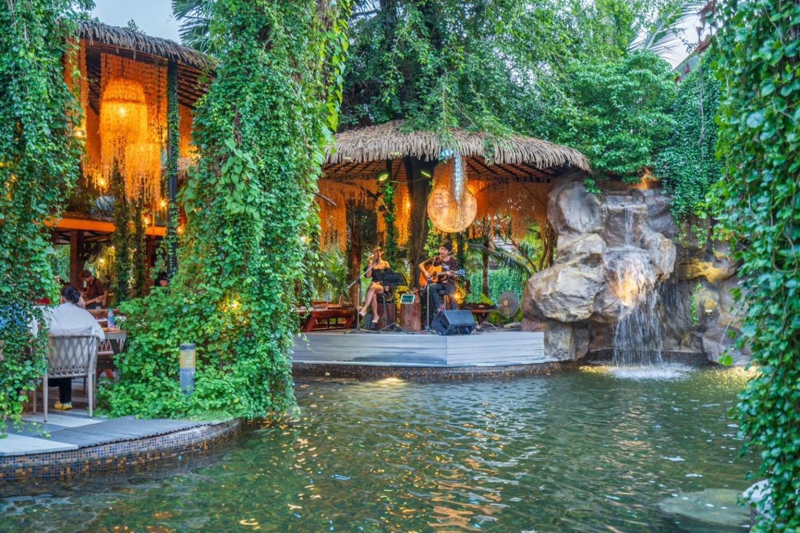Resort Khum Damnoen