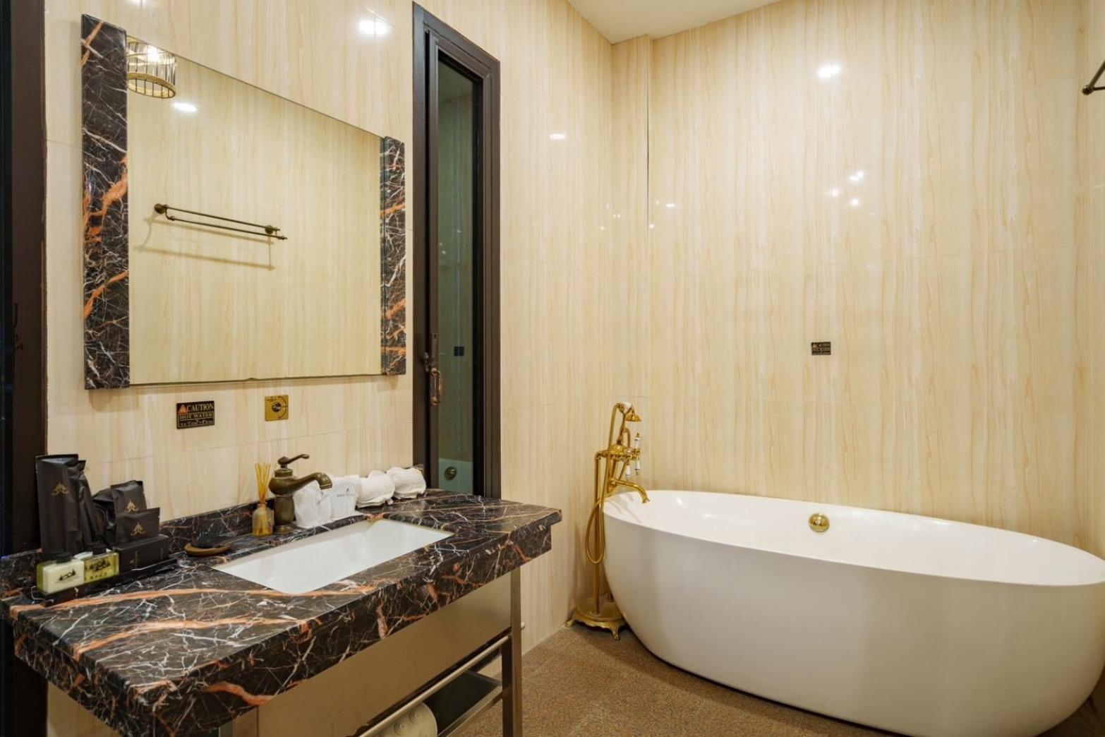 Khum Damnoen Resort