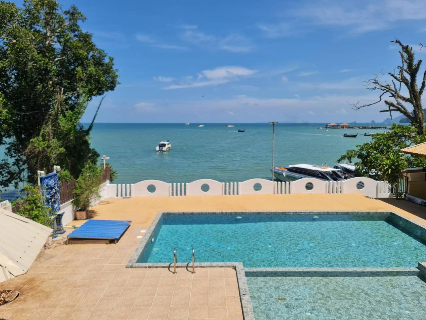 Chom By The Sea 3*