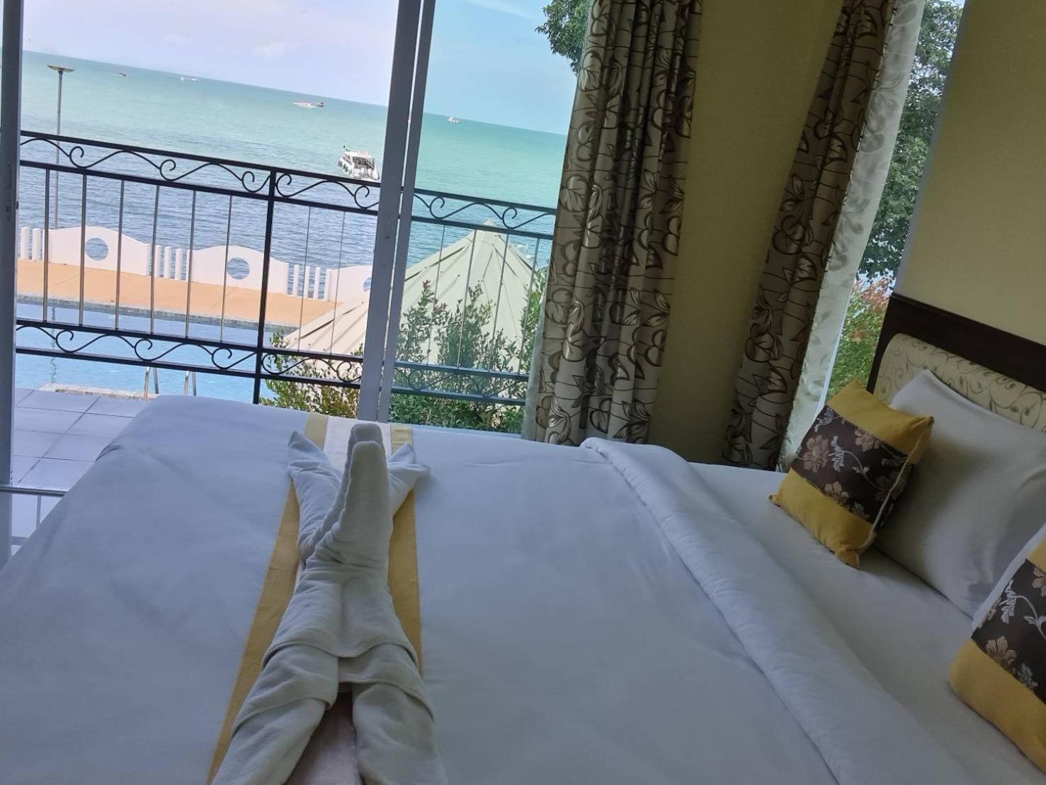Chom By The Sea Hotel