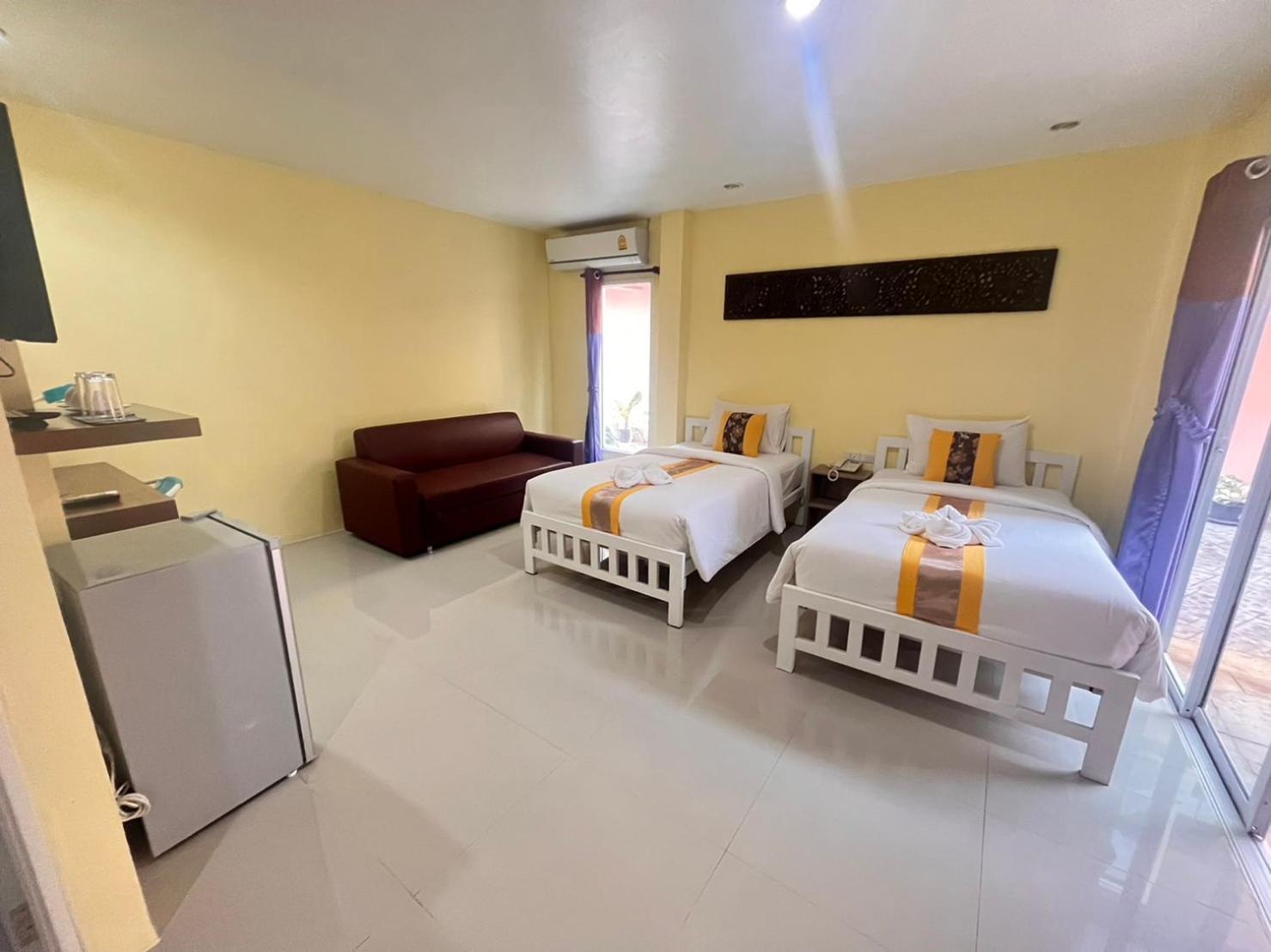Hotel Chom By The Sea 3*