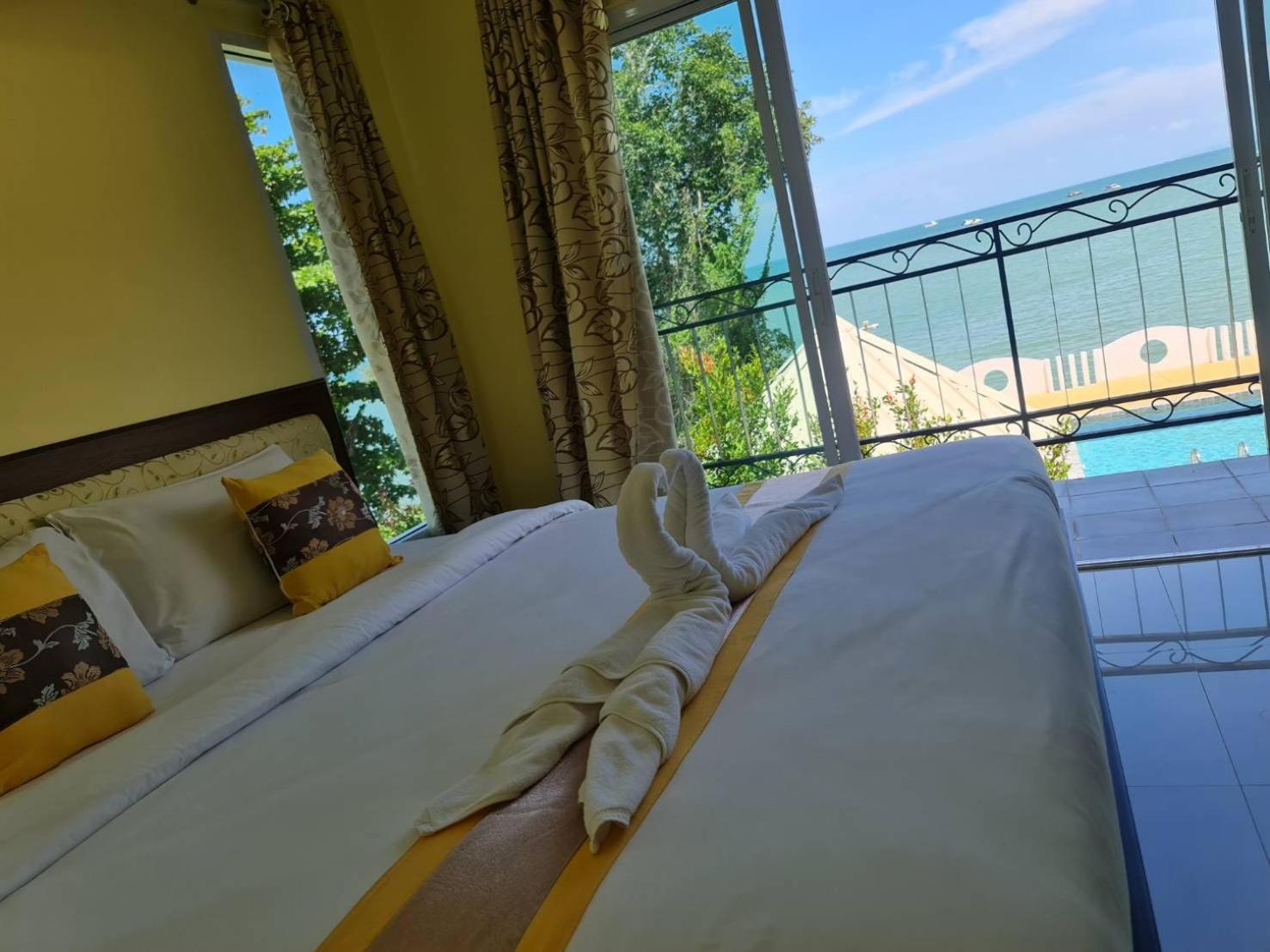 Chom By The Sea Hotel 3*