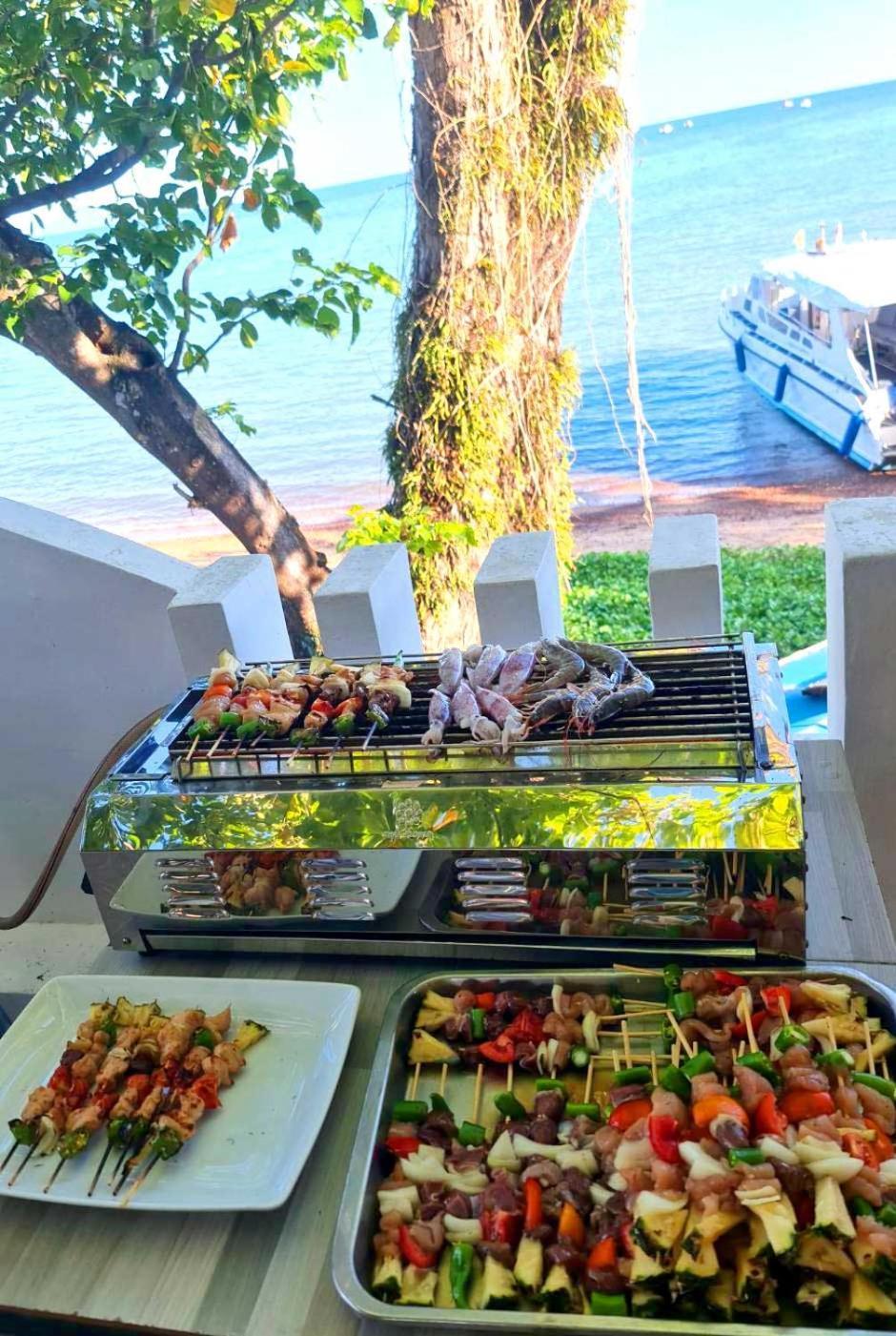 Hotel Chom By The Sea 3*