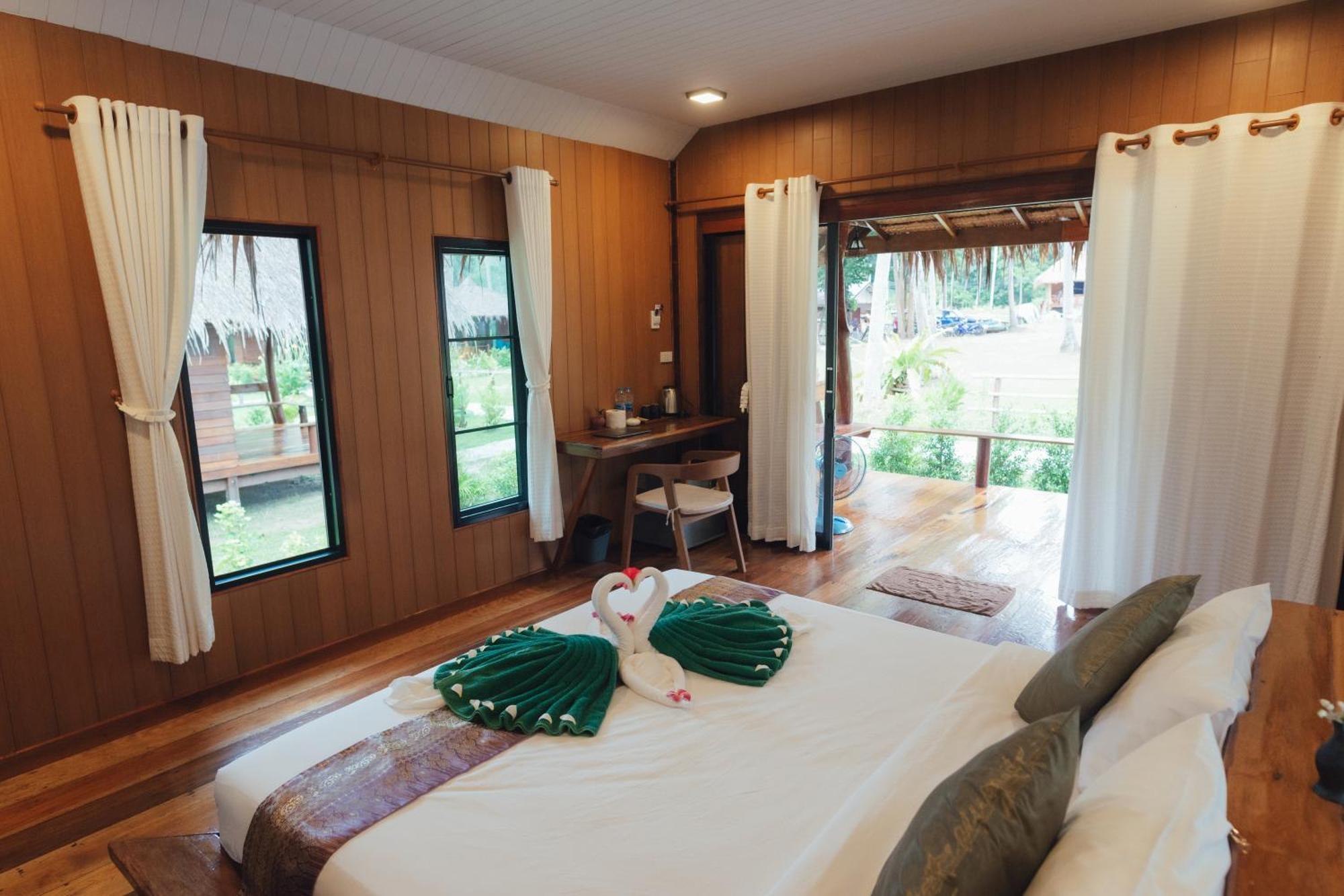 Coco Canopy Boutique Koh Jum